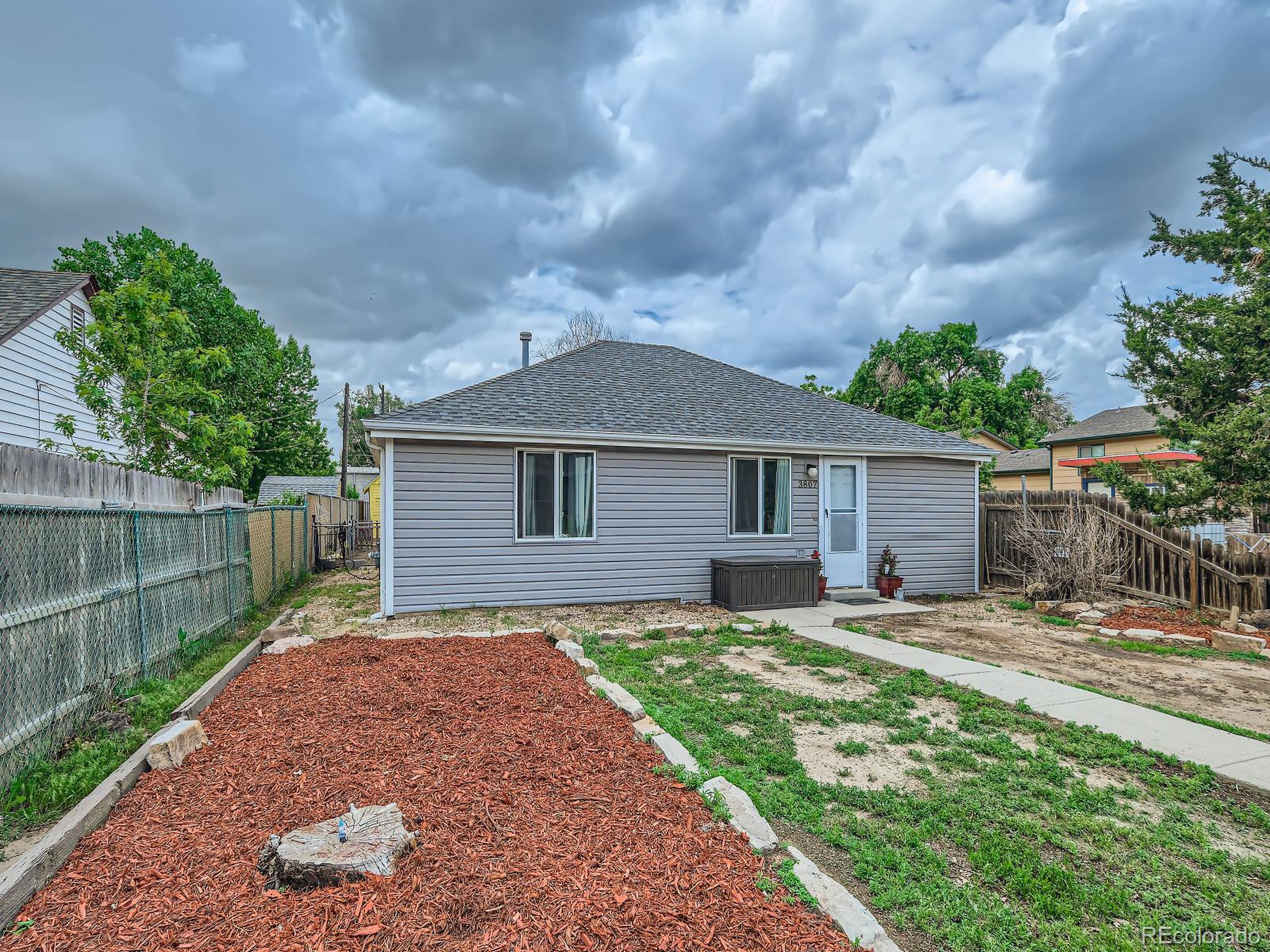 3807 Golden St