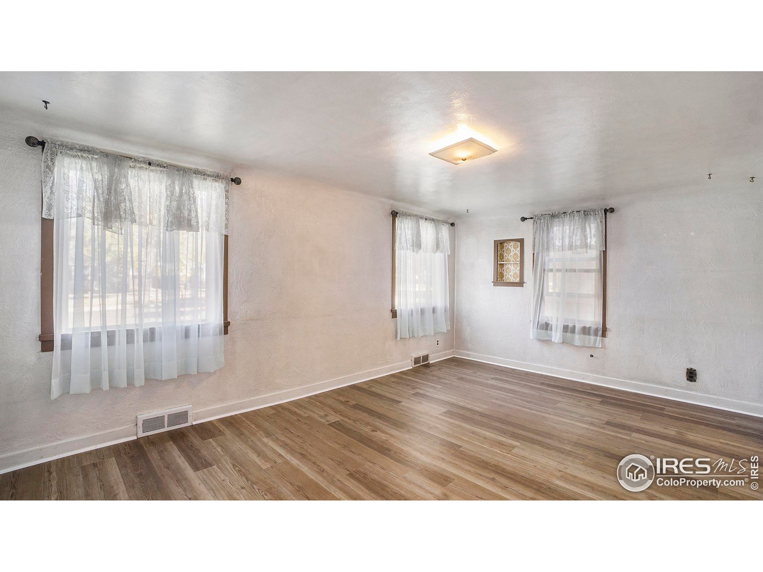 2440 W 9th St