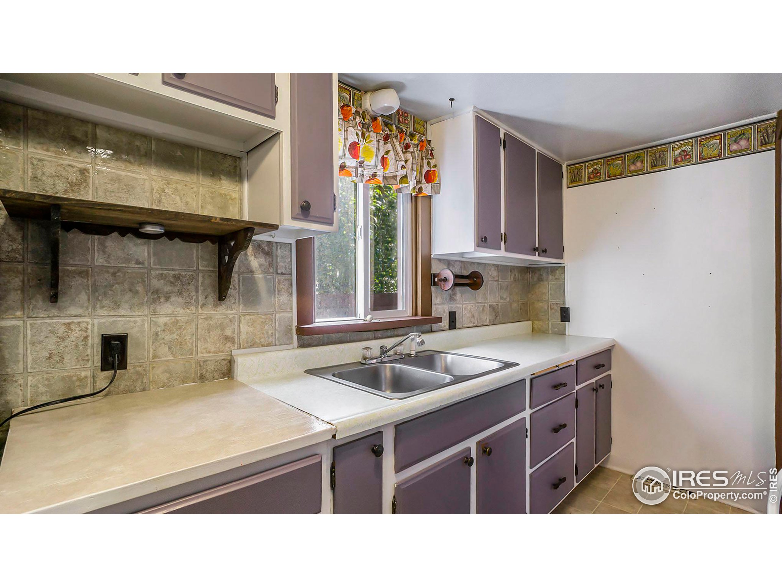 2440 W 9th St