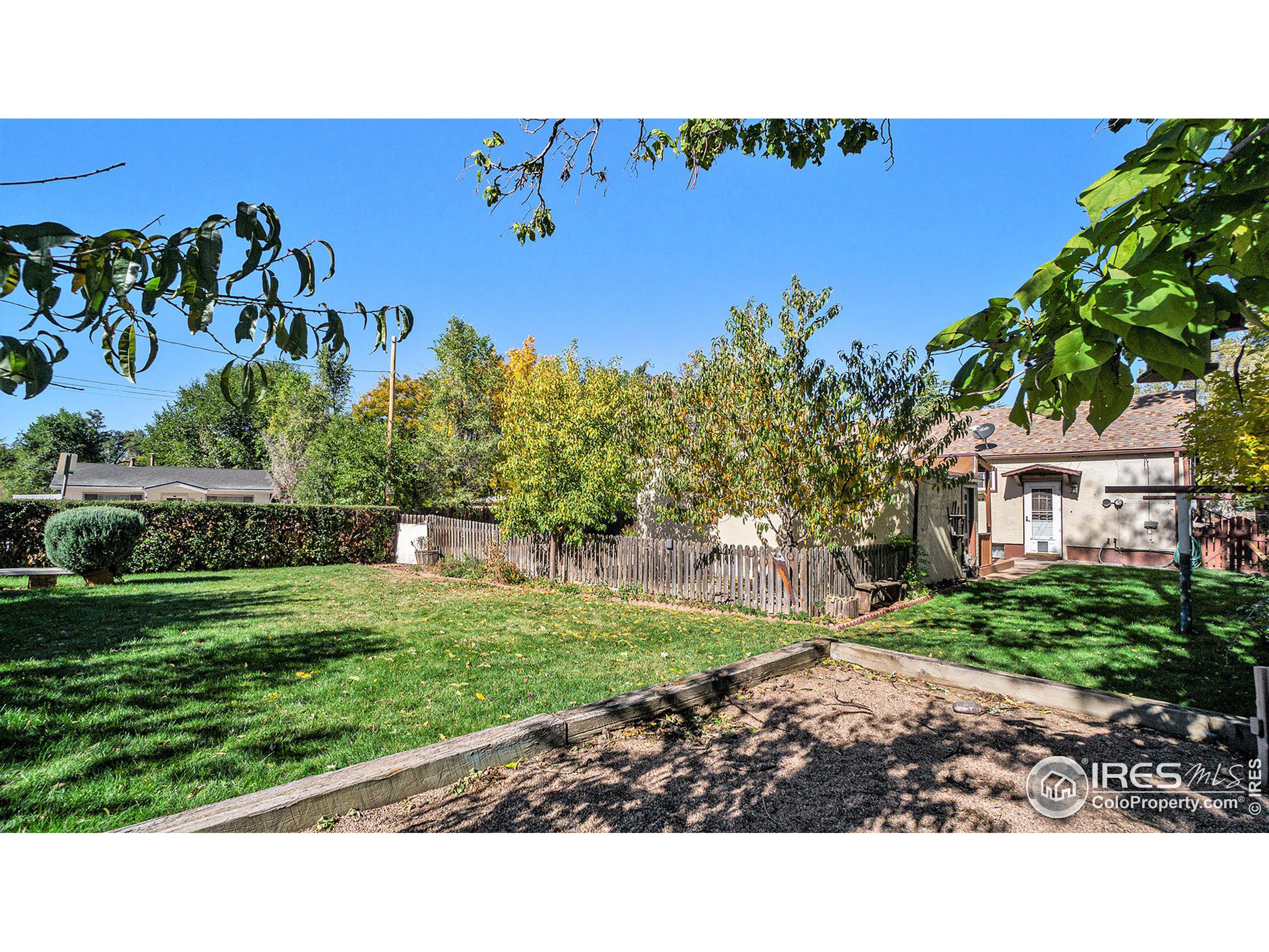 2440 W 9th St
