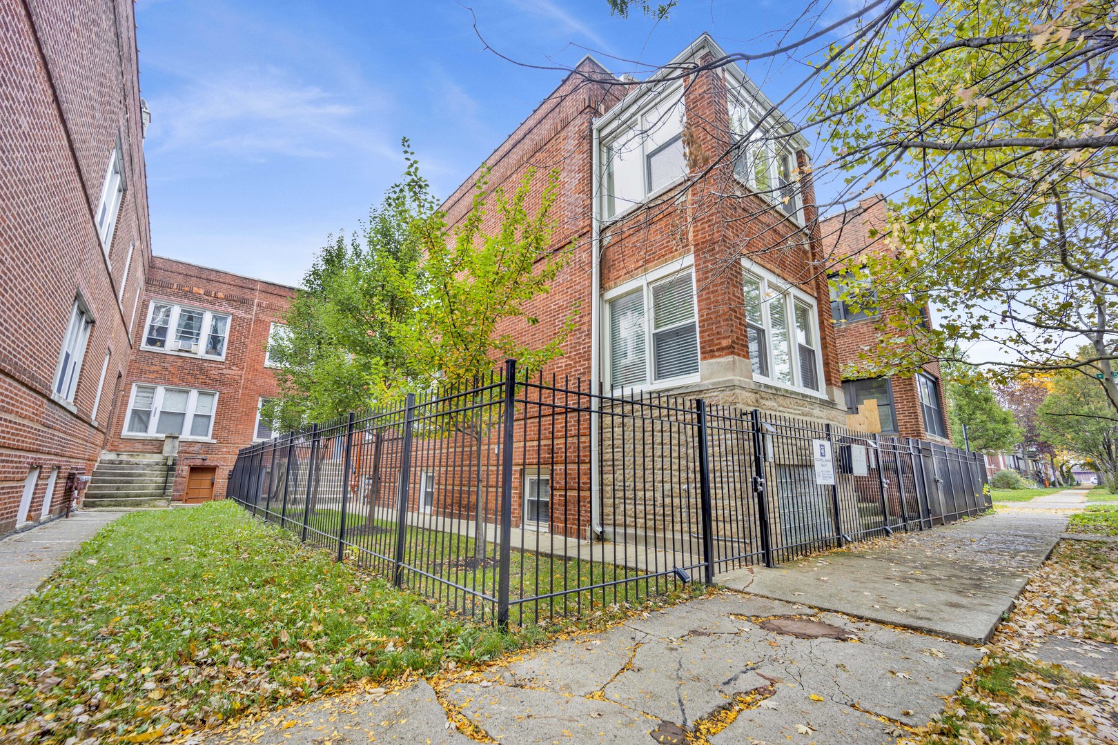 3354 N Central Park Avenue Unit: 2S
