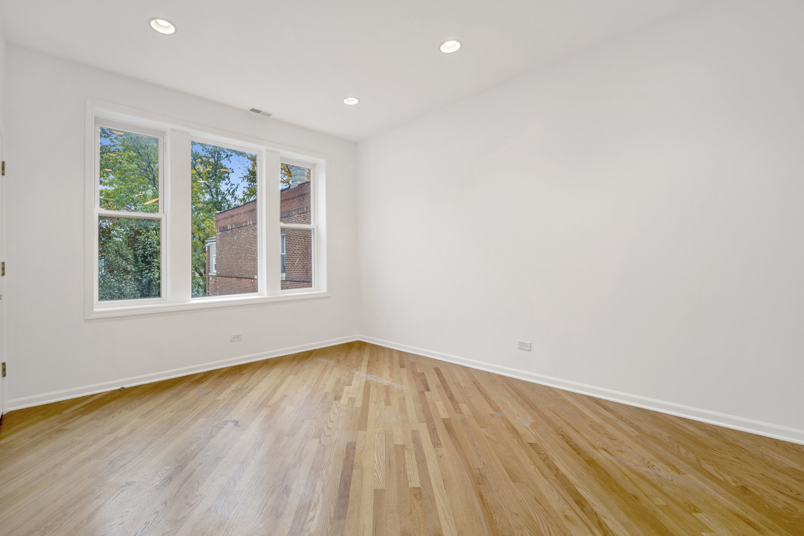 3354 N Central Park Avenue Unit: 2S