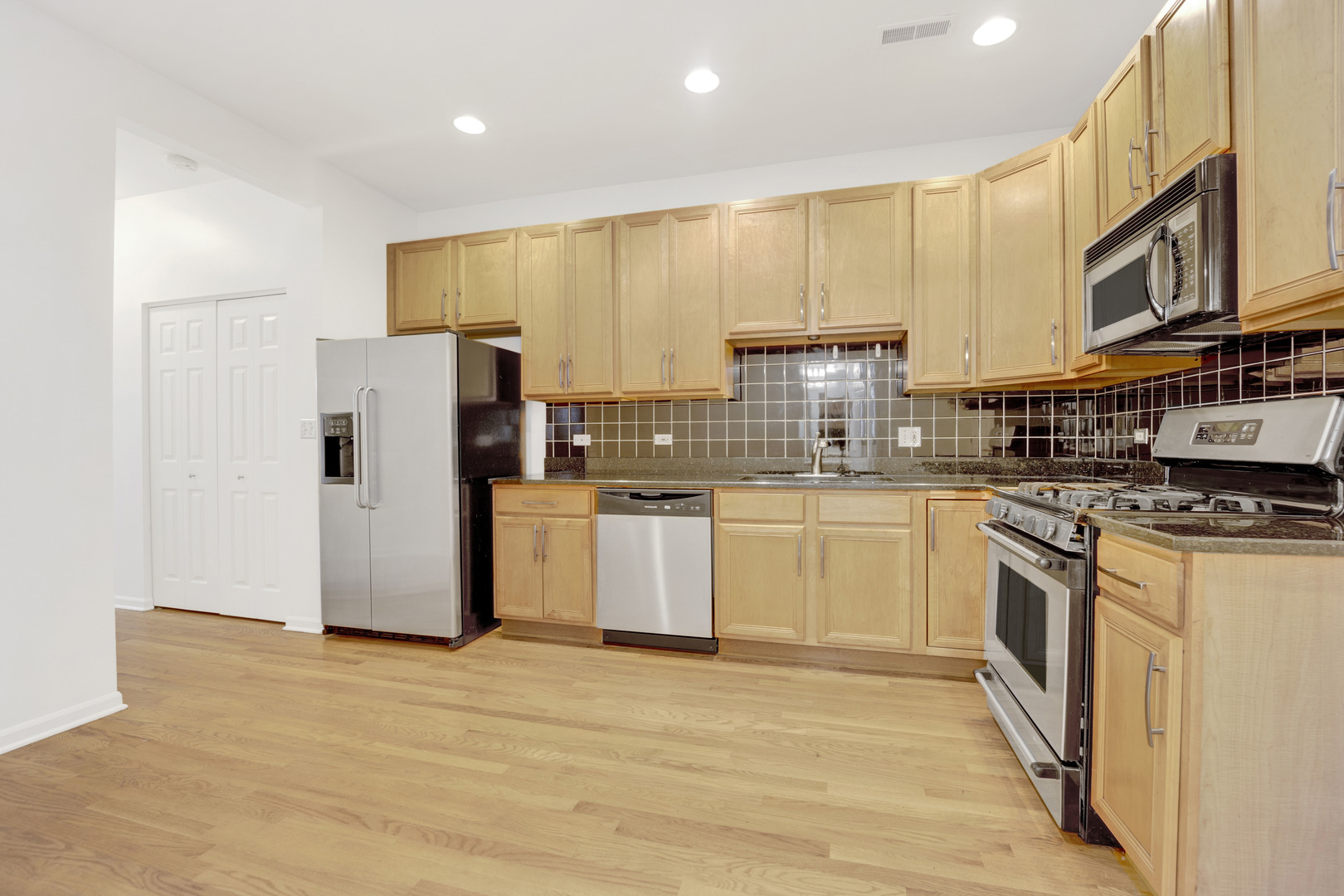 3354 N Central Park Avenue Unit: 2S