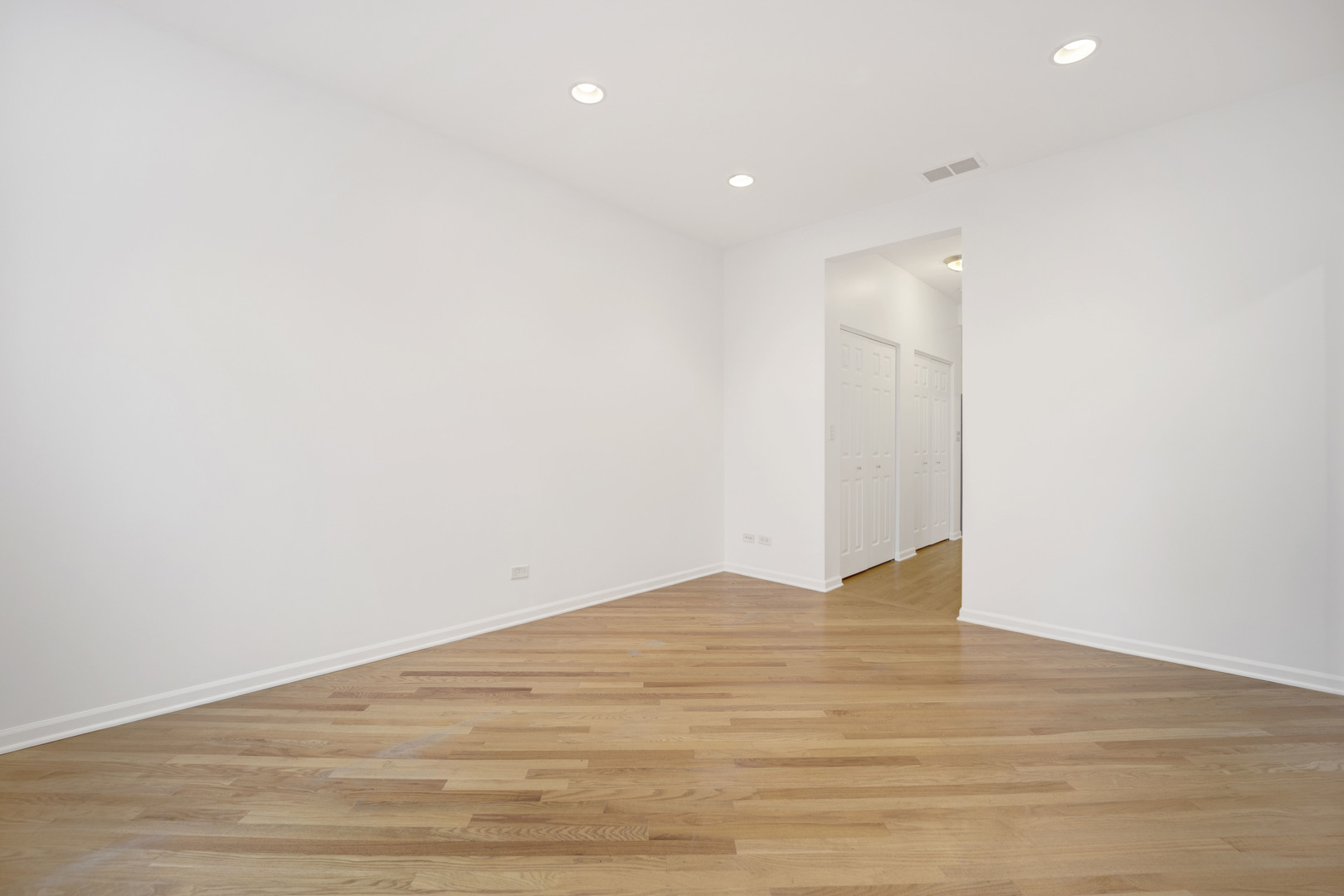 3354 N Central Park Avenue Unit: 2S