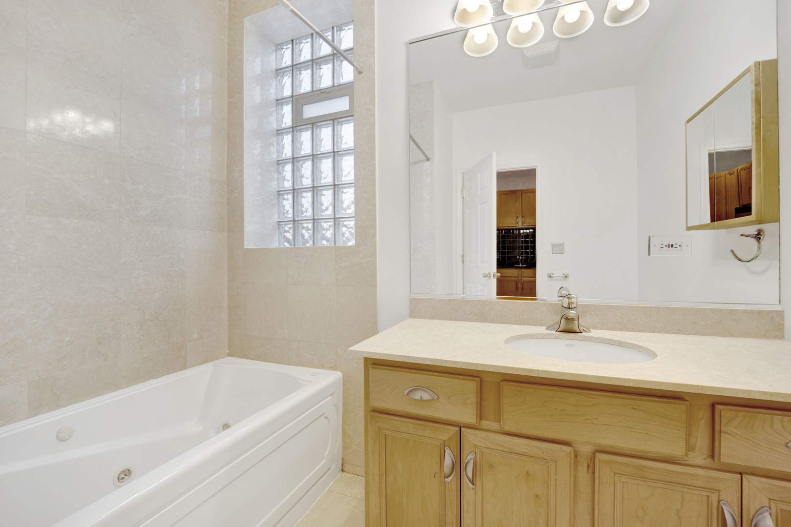 3354 N Central Park Avenue Unit: 2S