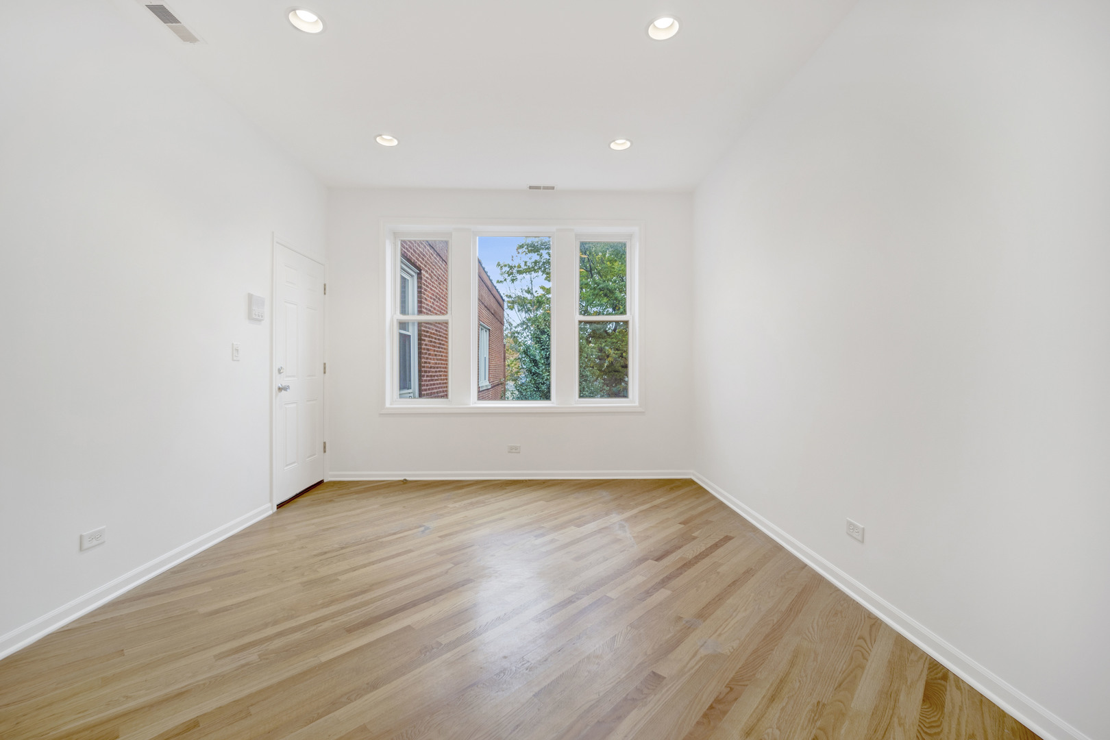 3354 N Central Park Avenue Unit: 2S