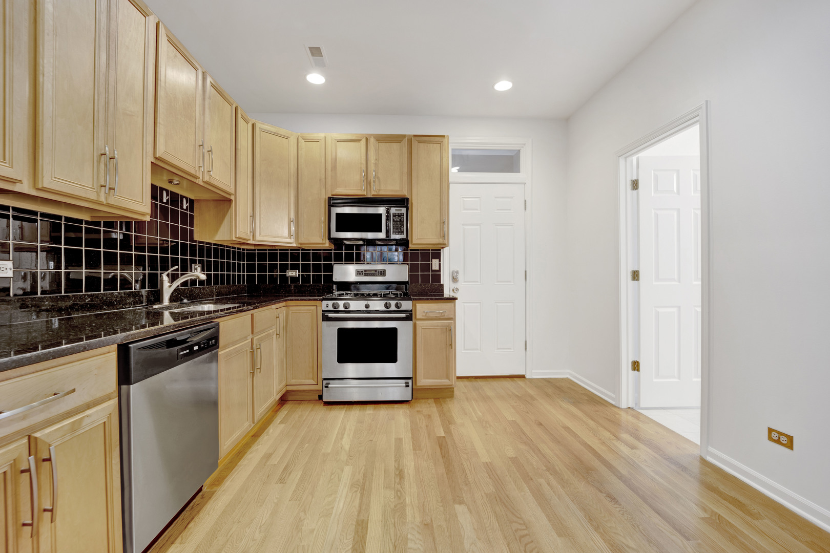 3354 N Central Park Avenue Unit: 2S