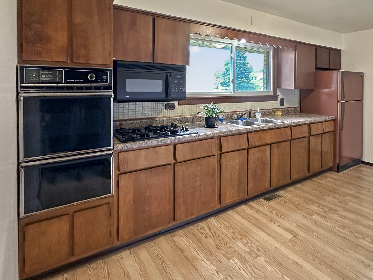 3631 Glen Flora Avenue