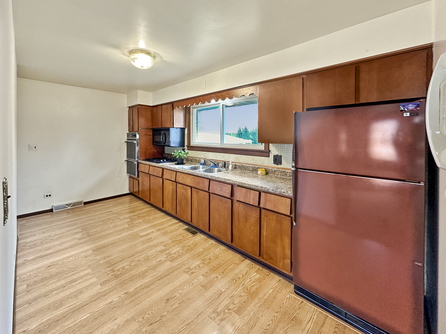 3631 Glen Flora Avenue