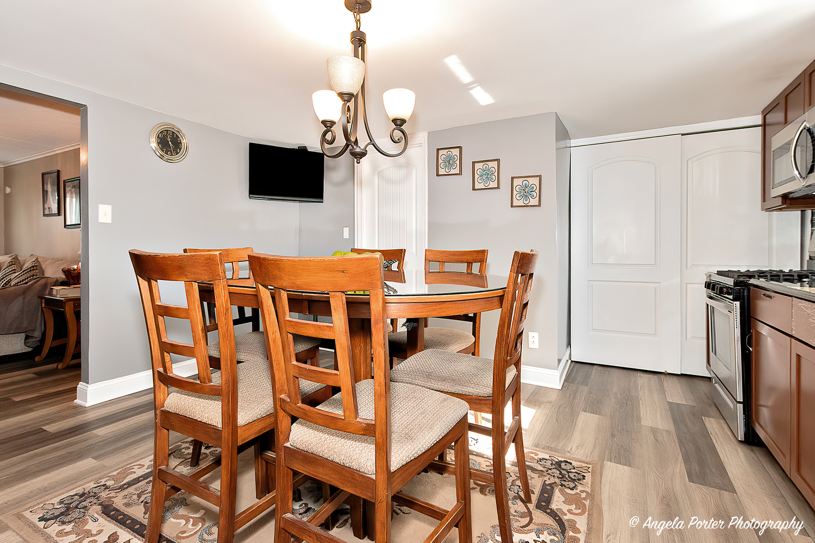 117 W Hawthorne Drive