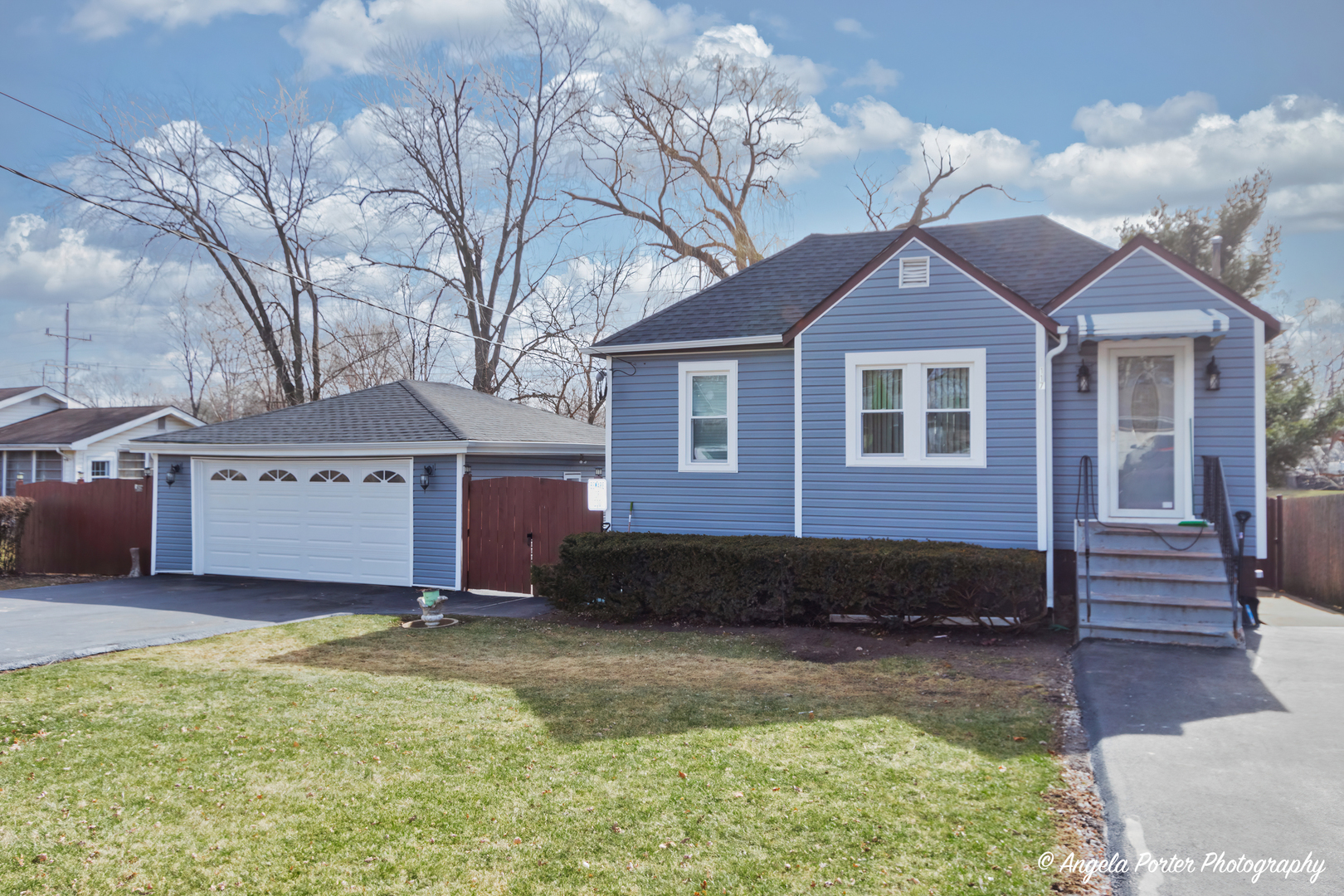 117 W Hawthorne Drive