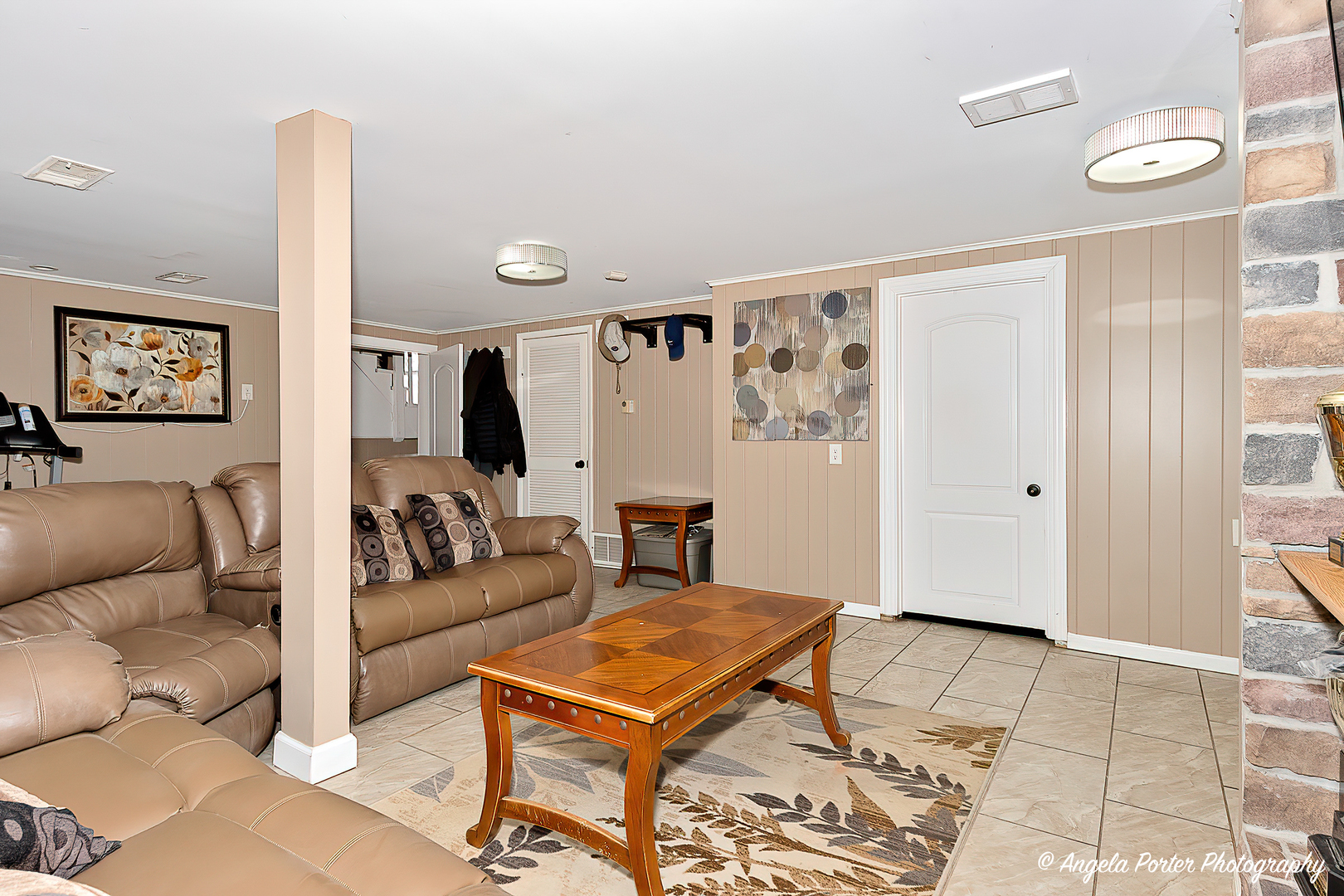 117 W Hawthorne Drive