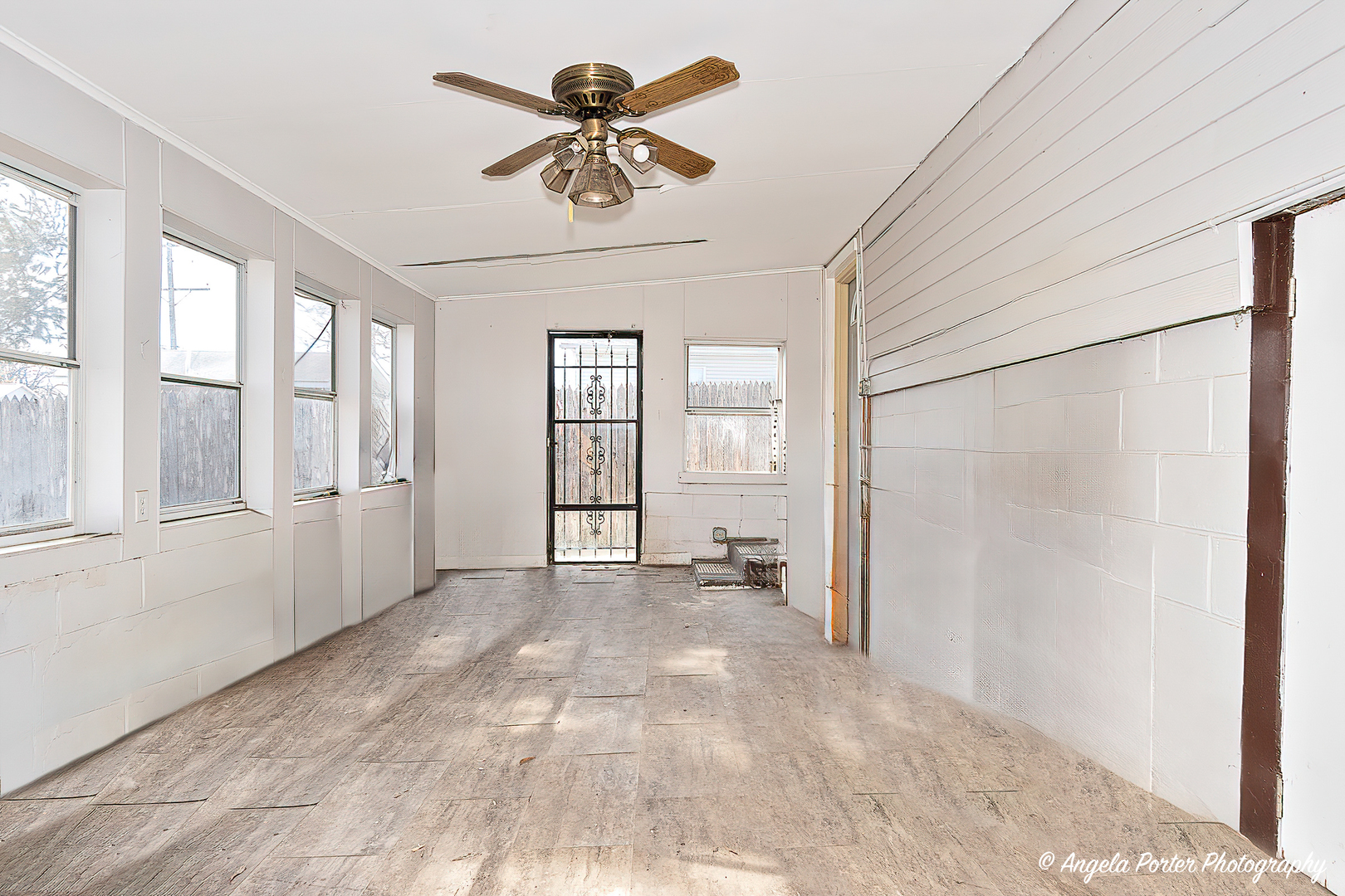 117 W Hawthorne Drive