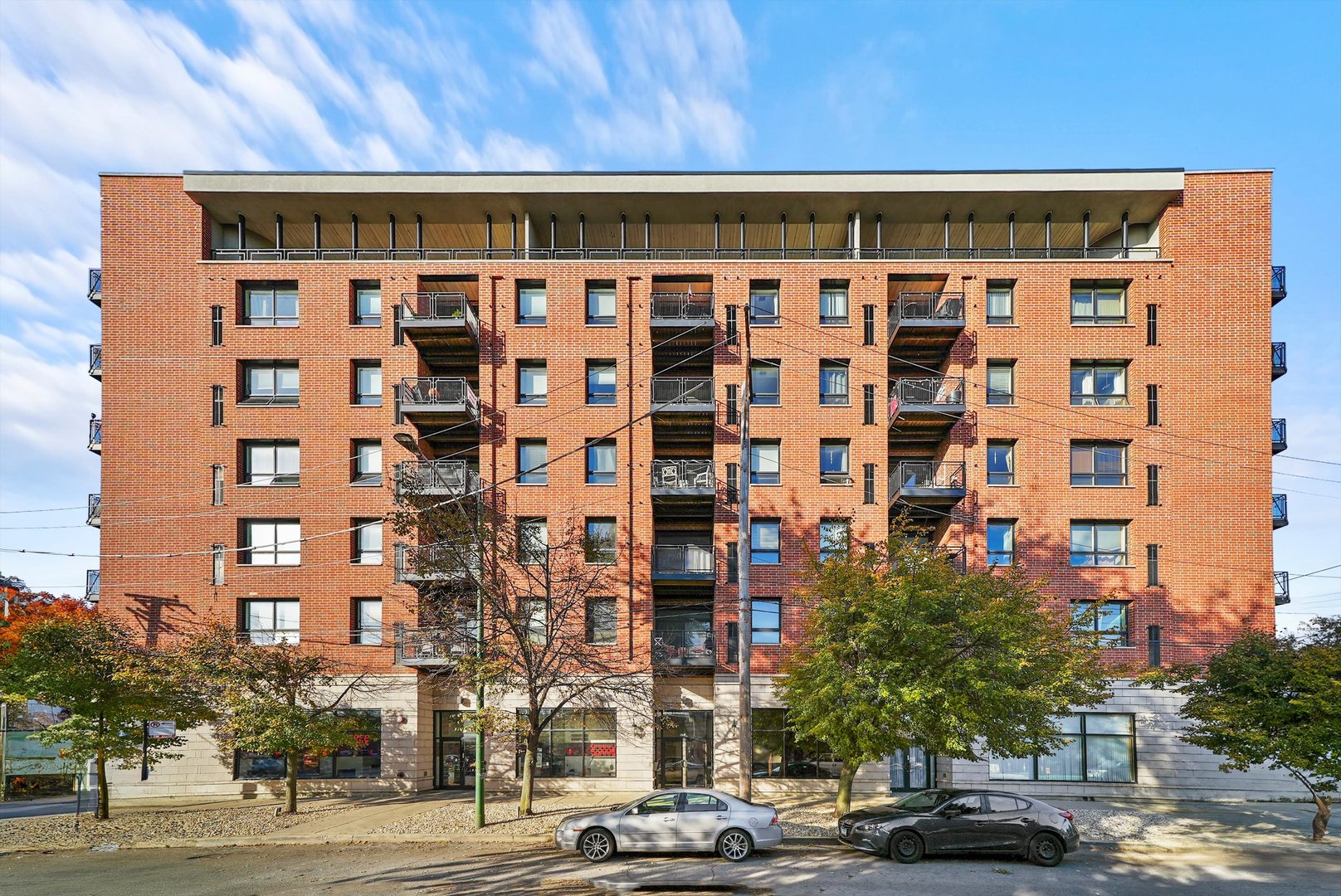 974 W 35th Place Unit: 310