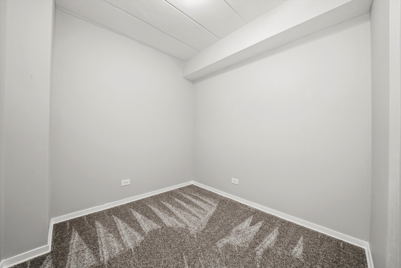 974 W 35th Place Unit: 310