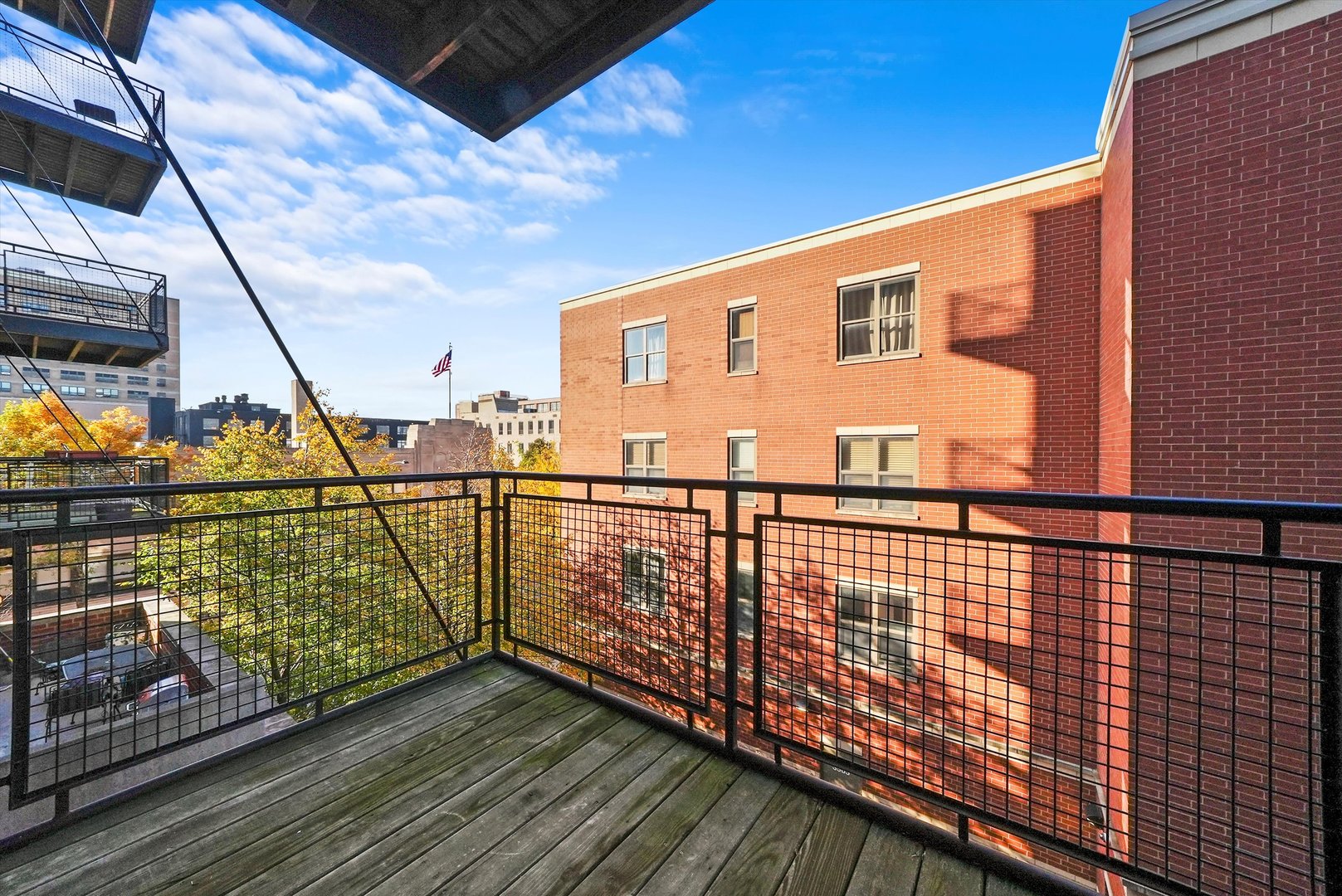 974 W 35th Place Unit: 310