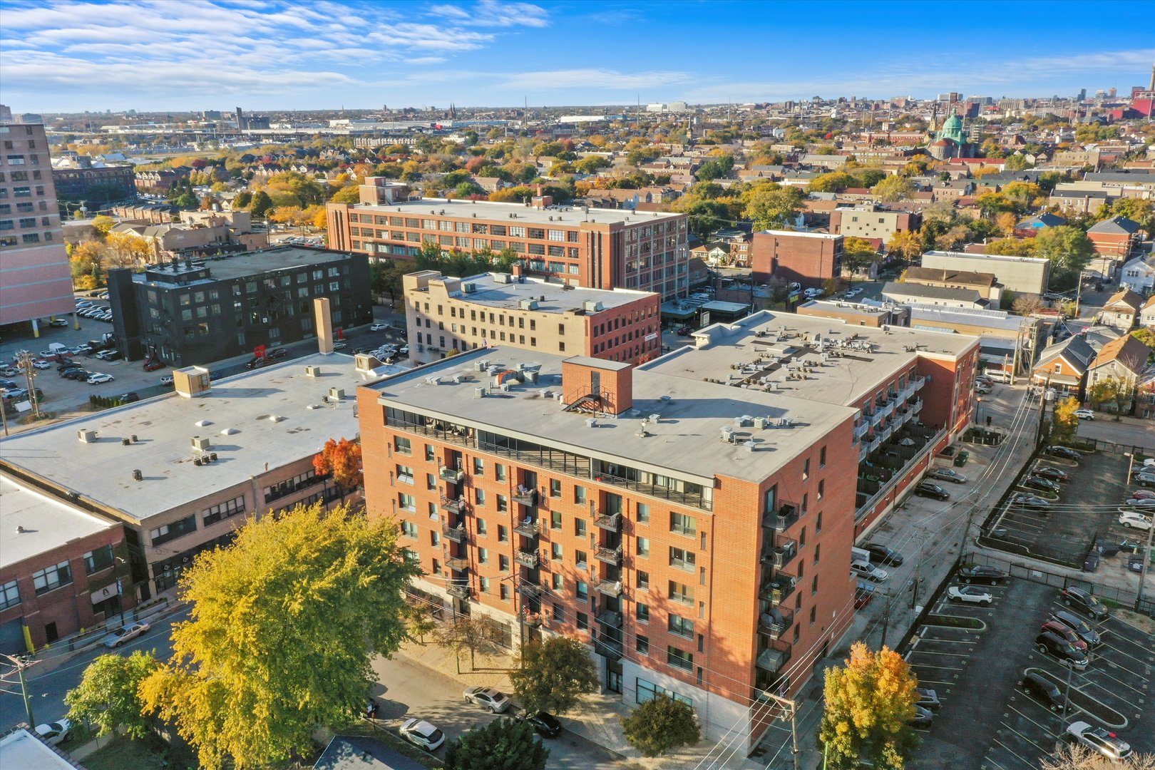 974 W 35th Place Unit: 310