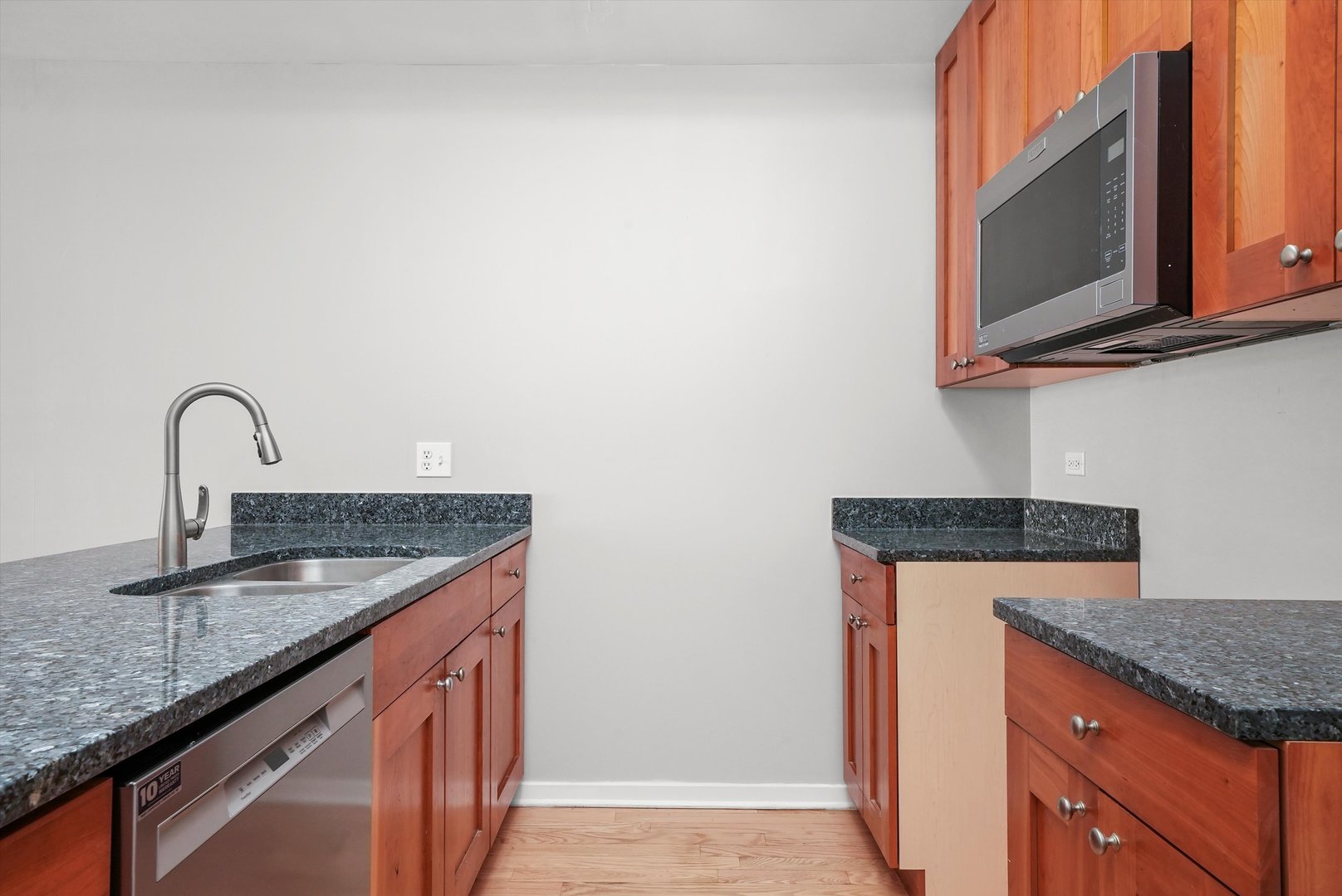 974 W 35th Place Unit: 310