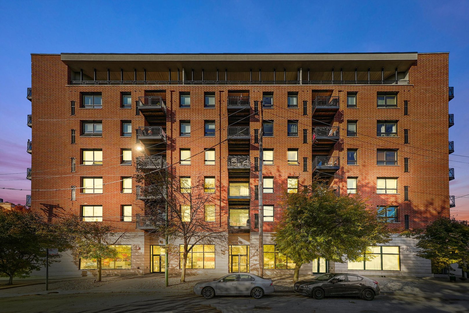 974 W 35th Place Unit: 310