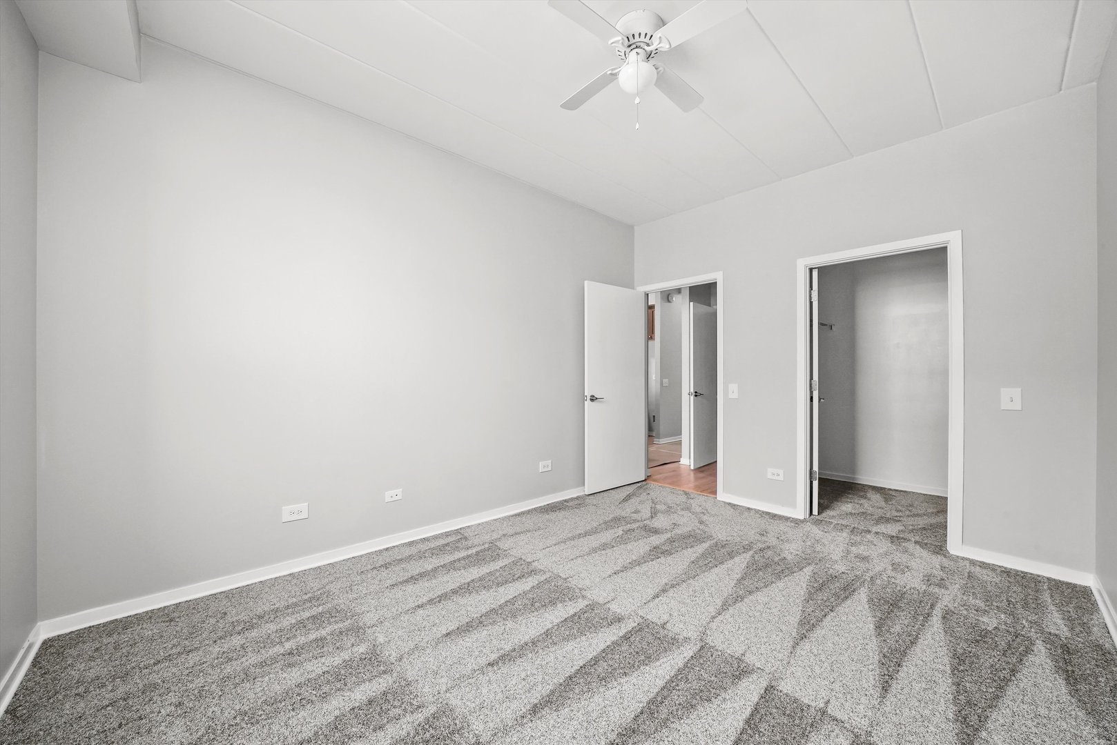 974 W 35th Place Unit: 310