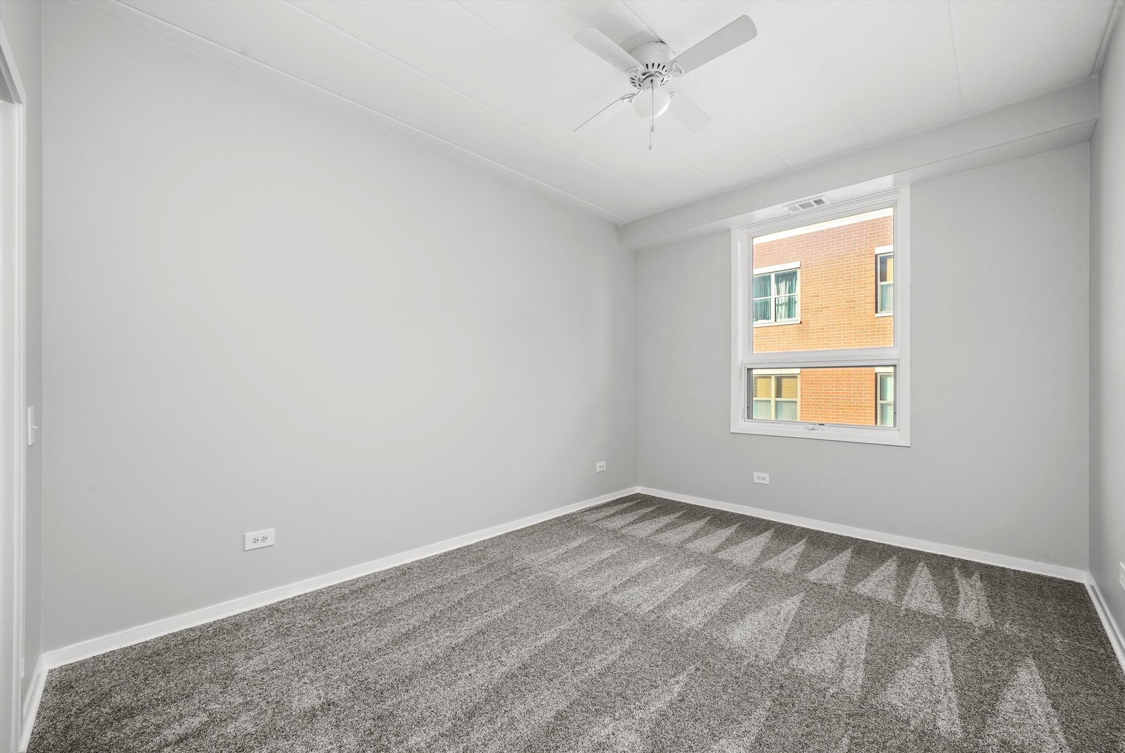 974 W 35th Place Unit: 310