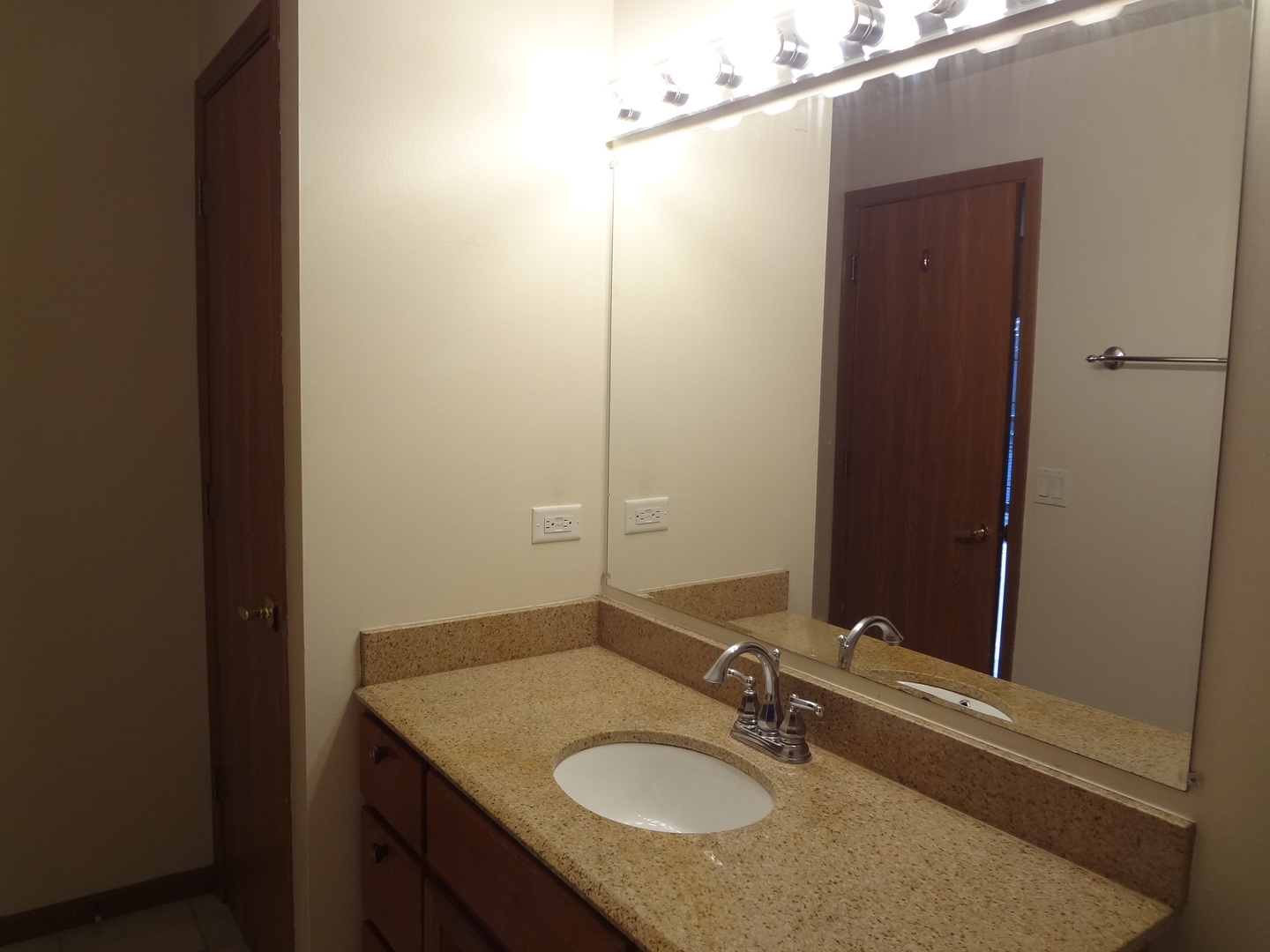 1548 W Sand Bar Court Unit: 2B