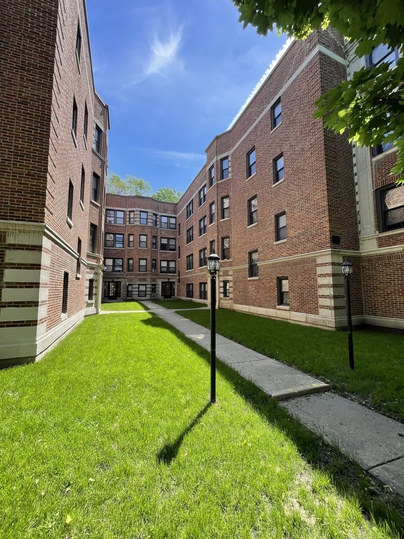 6443 N HAMILTON Avenue Unit: 1H