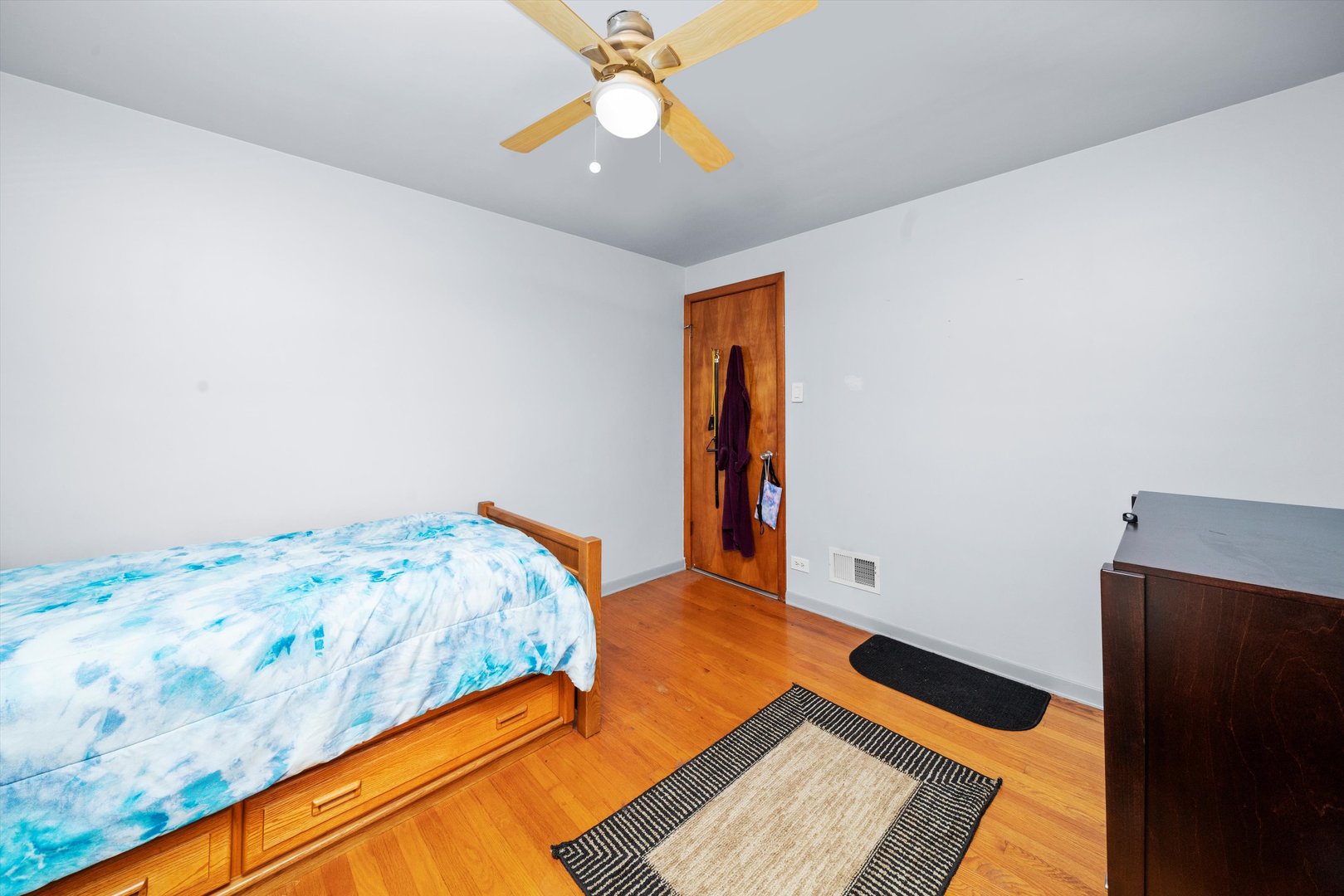 6022 S Rutherford Avenue