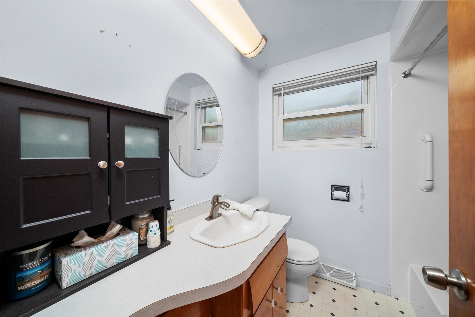 6022 S Rutherford Avenue