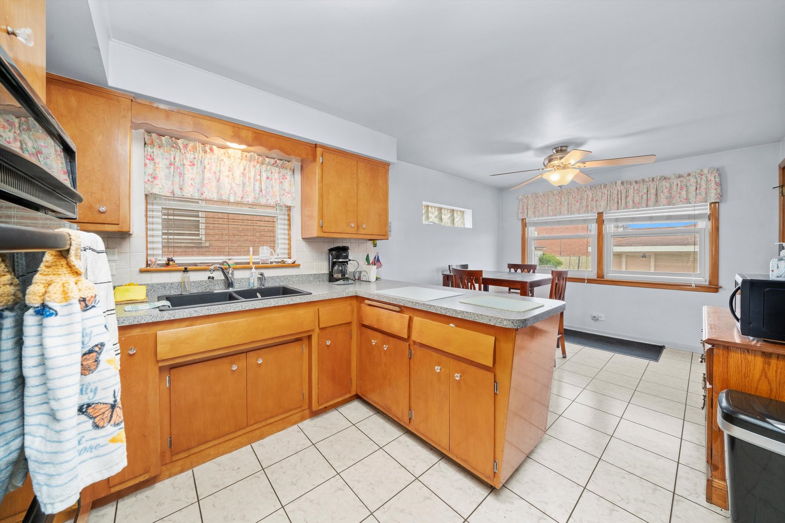 6022 S Rutherford Avenue