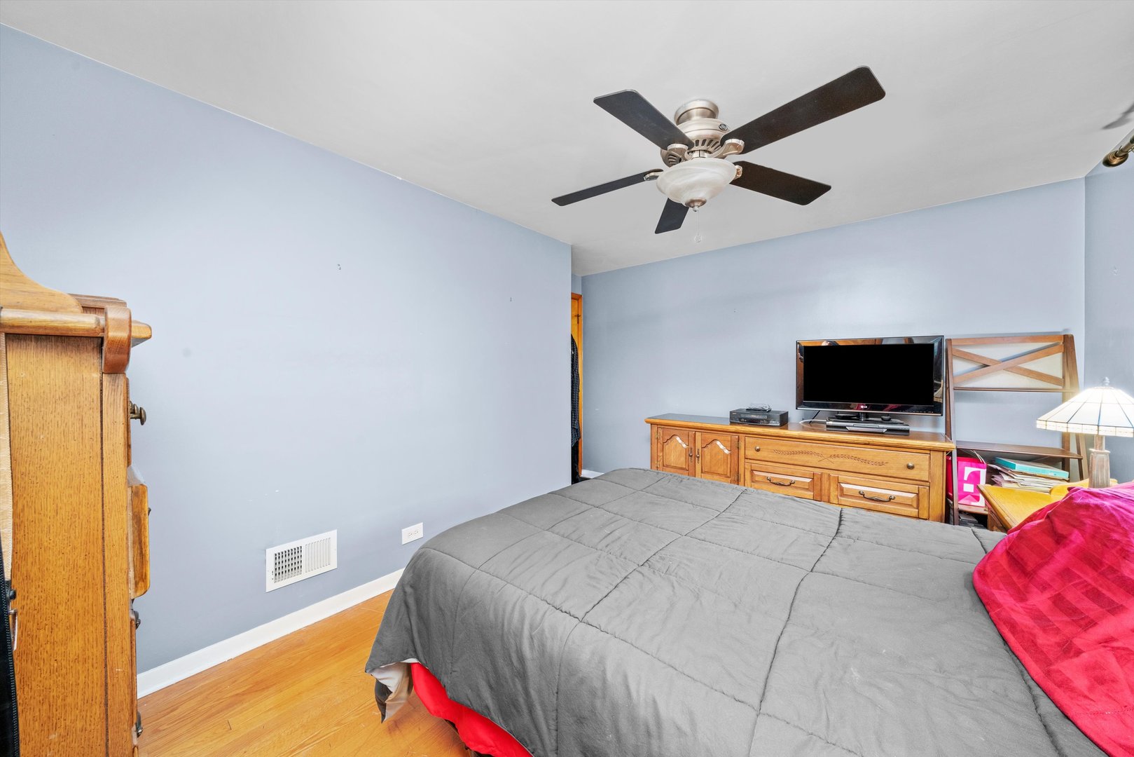 6022 S Rutherford Avenue