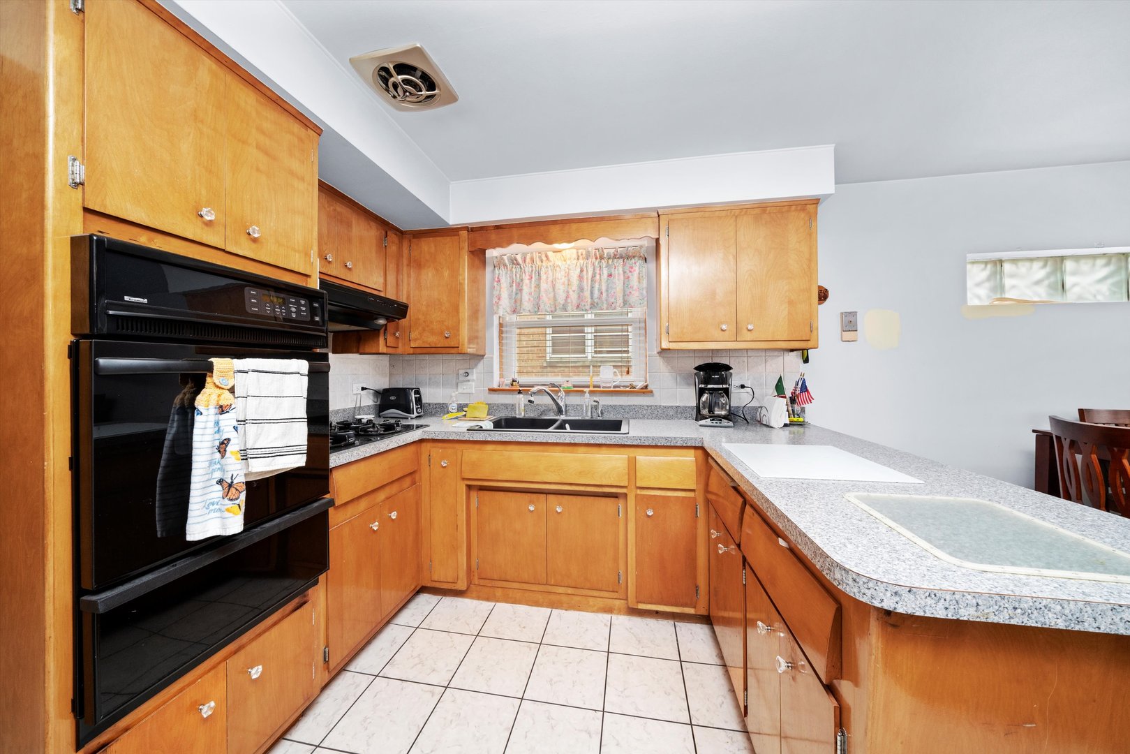 6022 S Rutherford Avenue