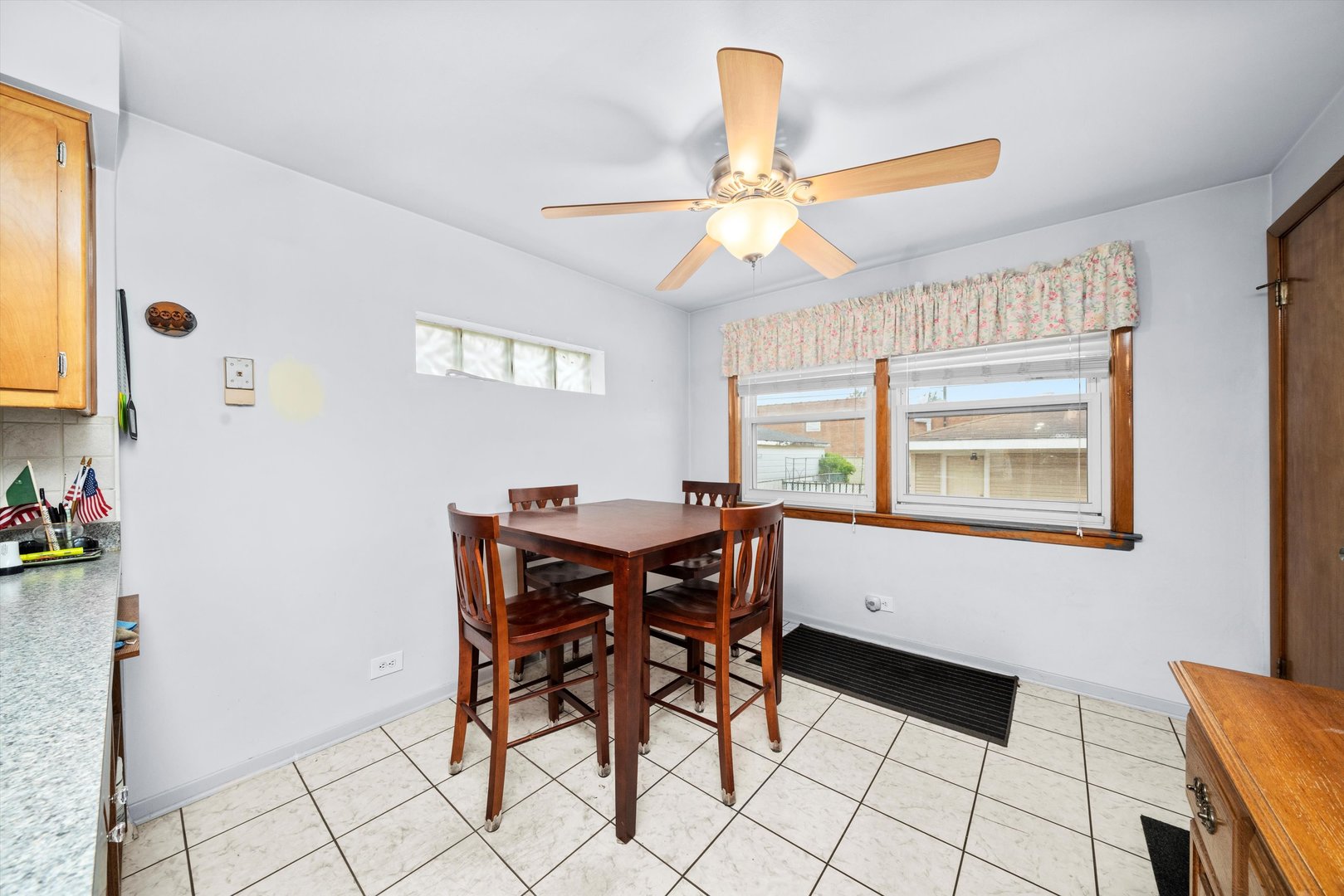 6022 S Rutherford Avenue