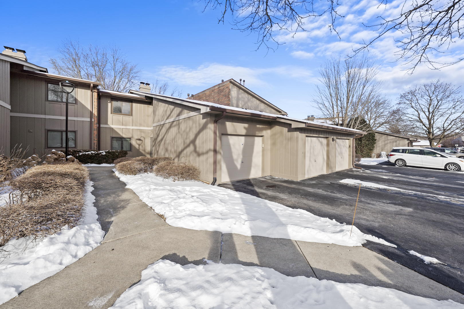 29W440 Emerald Green Drive Unit: G