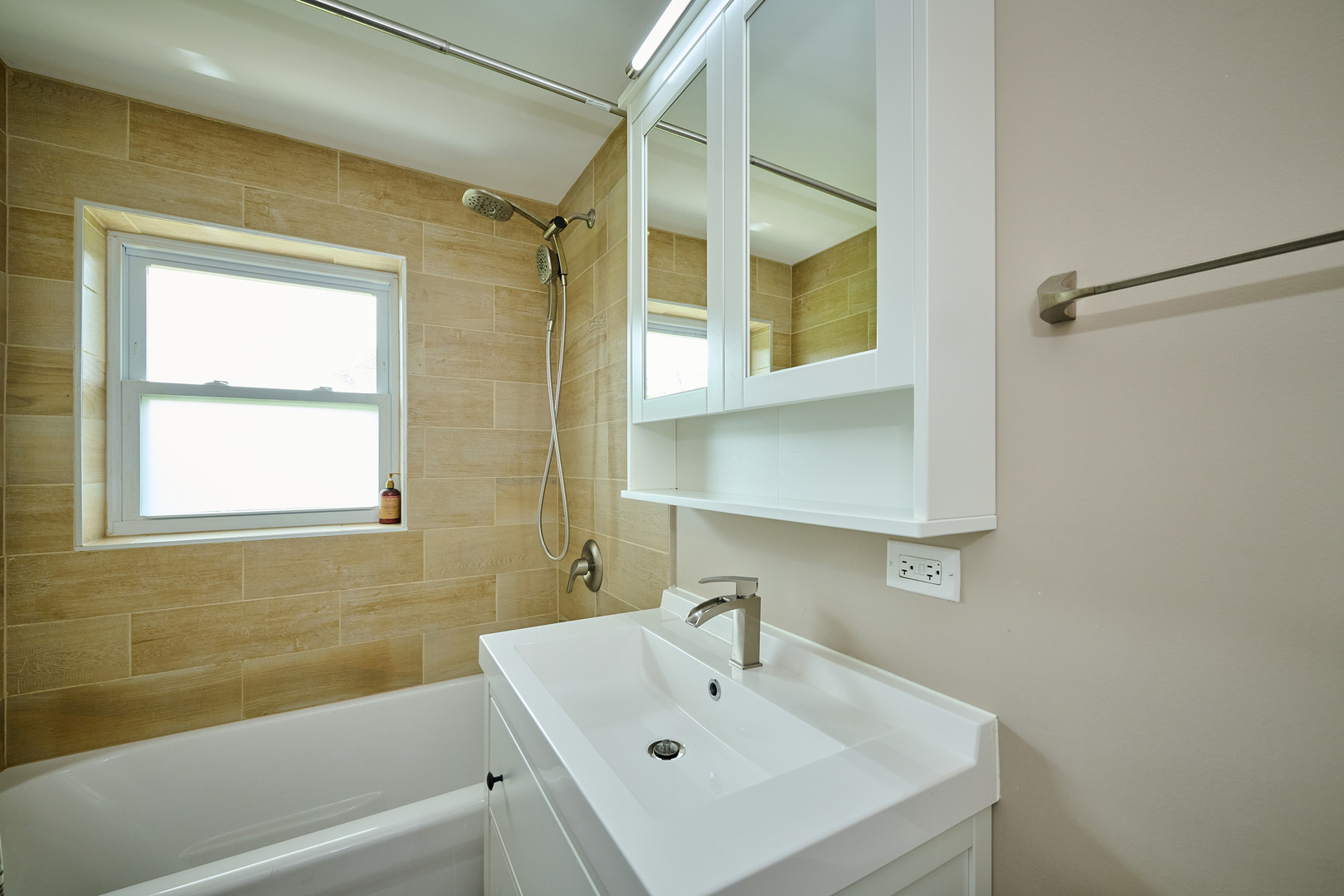 926 N Boxwood Drive Unit: B