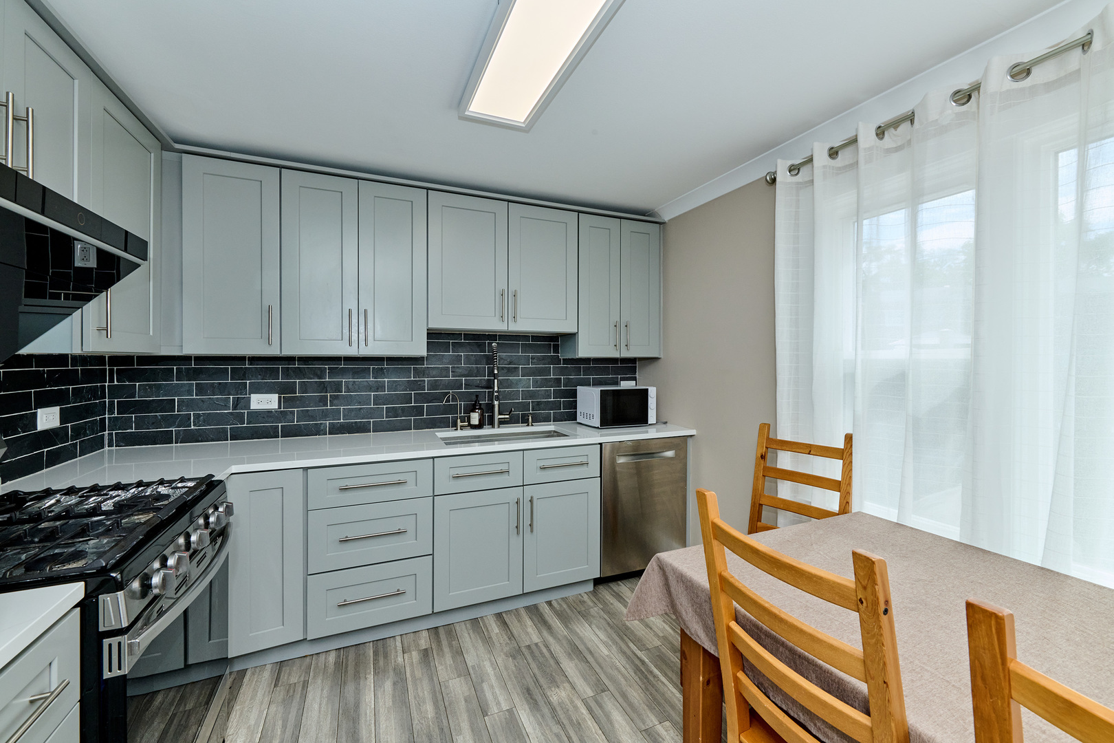 926 N Boxwood Drive Unit: B