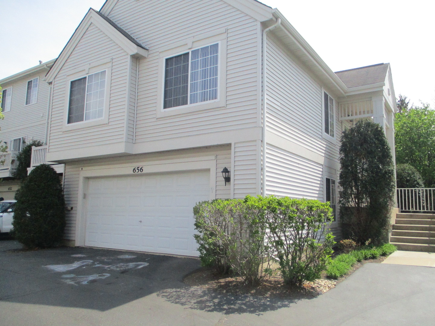 656 S Rosehall Lane