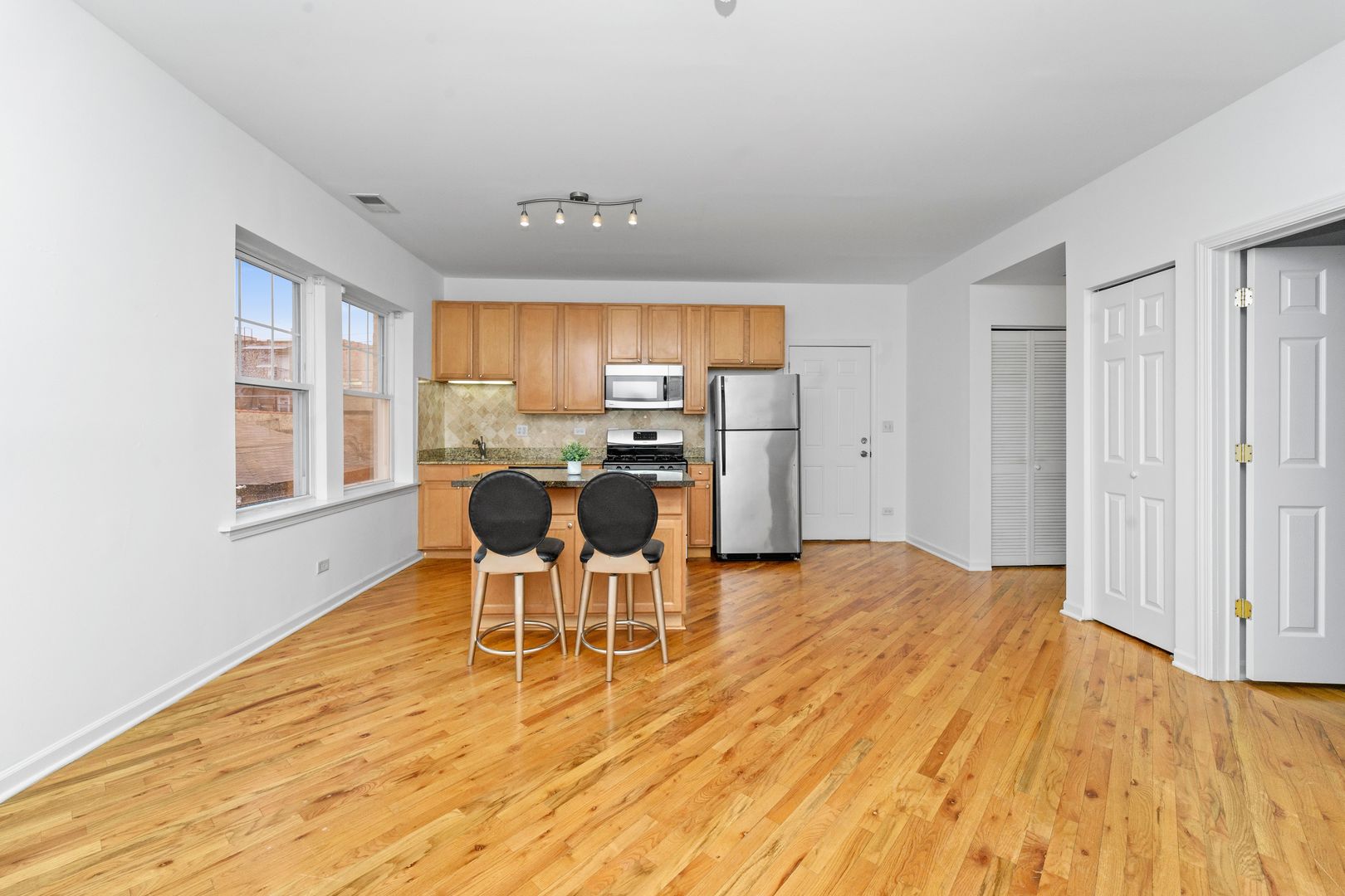 2414 W Bryn Mawr Avenue Unit: 1W