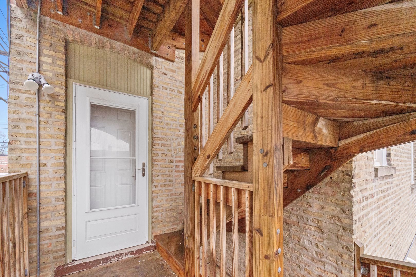 2414 W Bryn Mawr Avenue Unit: 1W