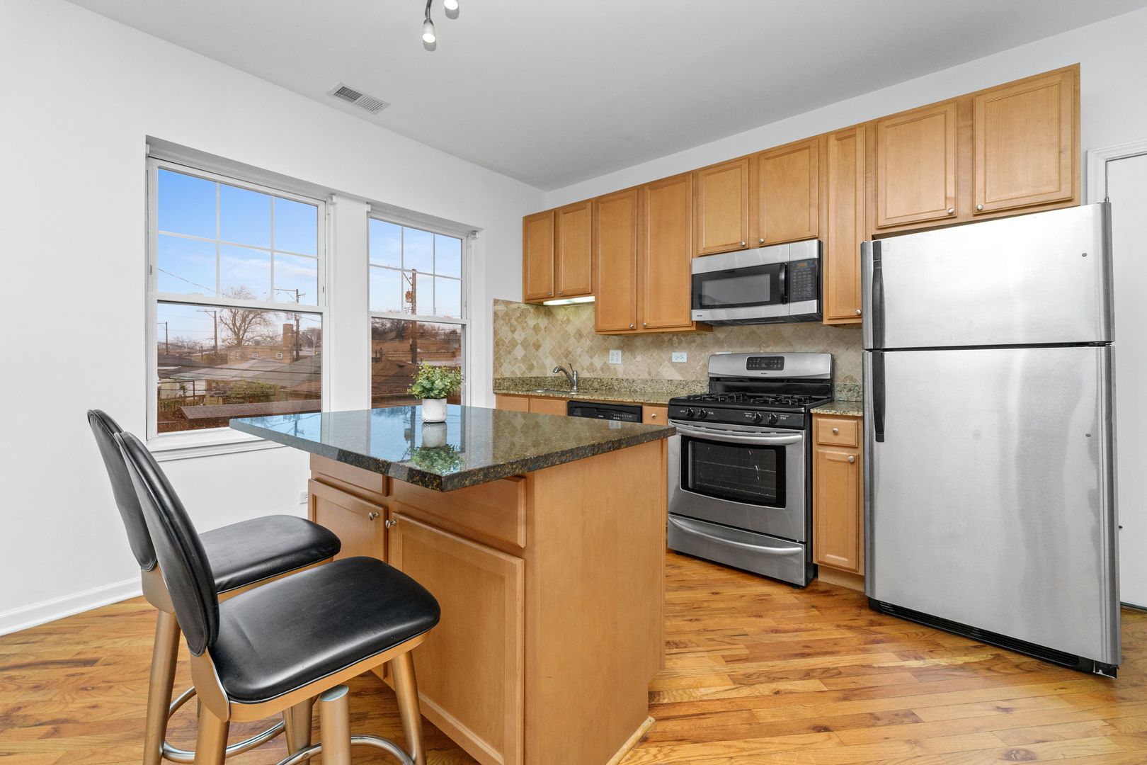 2414 W Bryn Mawr Avenue Unit: 1W