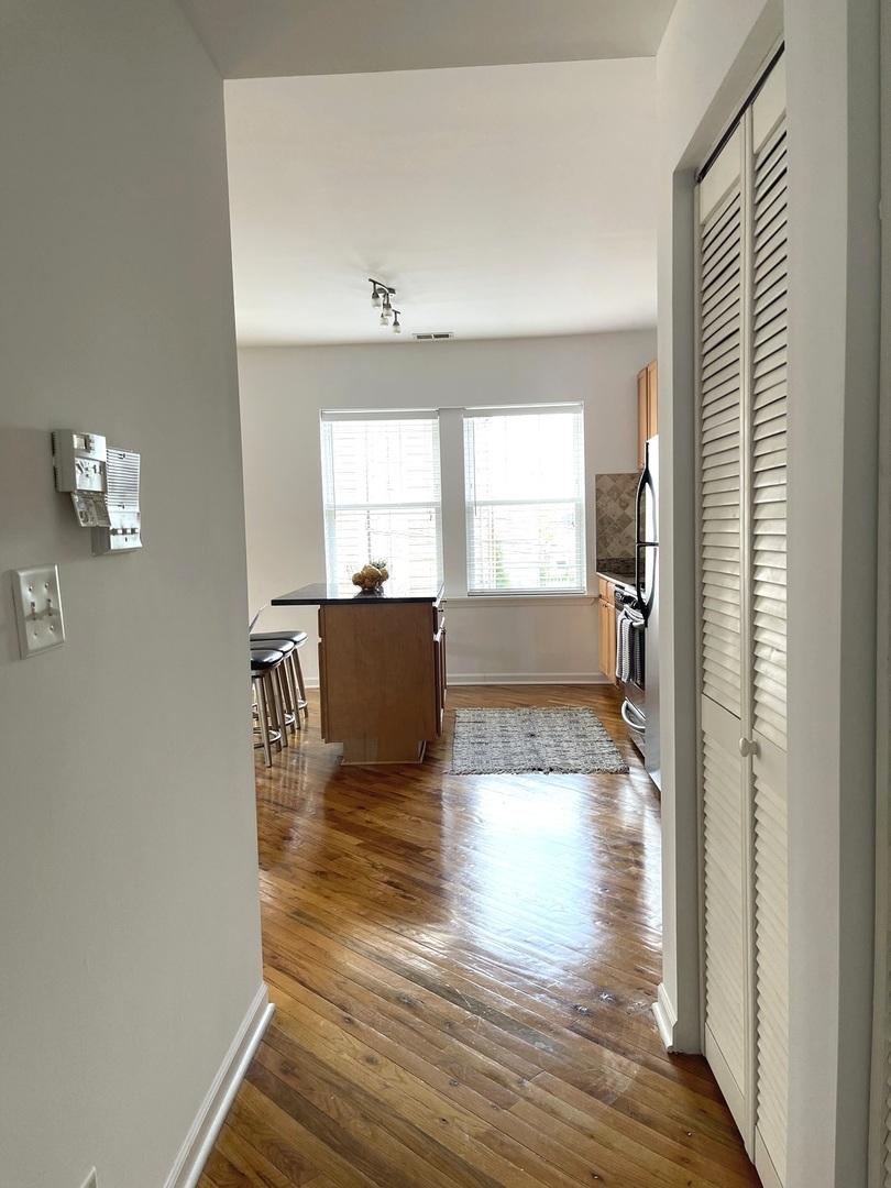 2414 W Bryn Mawr Avenue Unit: 1W