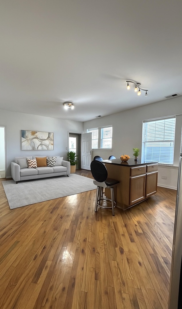 2414 W Bryn Mawr Avenue Unit: 1W