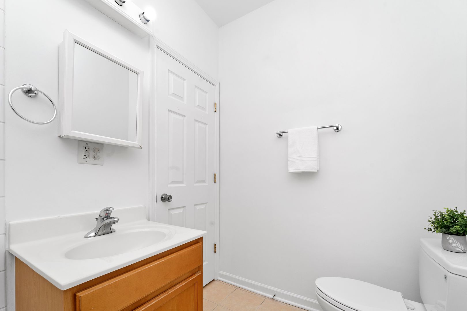 2414 W Bryn Mawr Avenue Unit: 1W