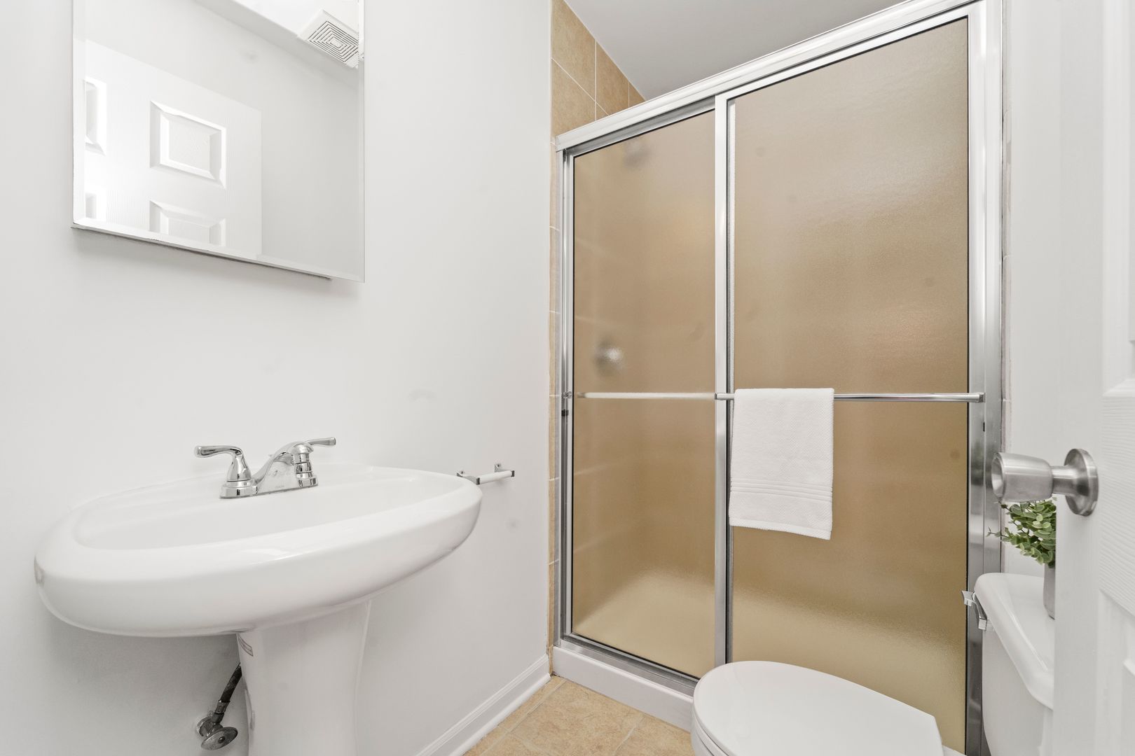 2414 W Bryn Mawr Avenue Unit: 1W