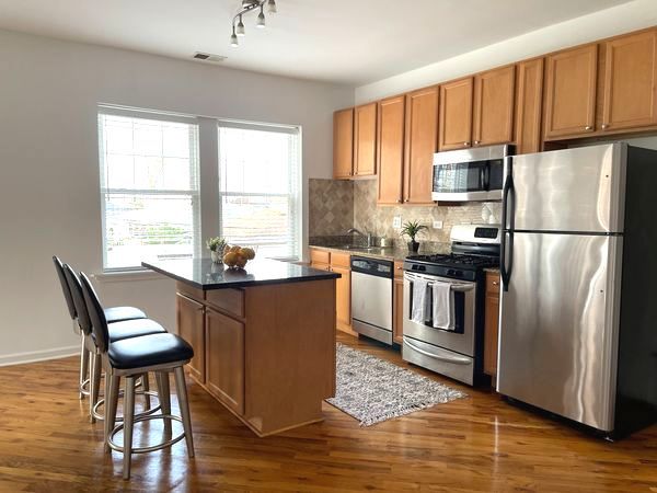 2414 W Bryn Mawr Avenue Unit: 1W