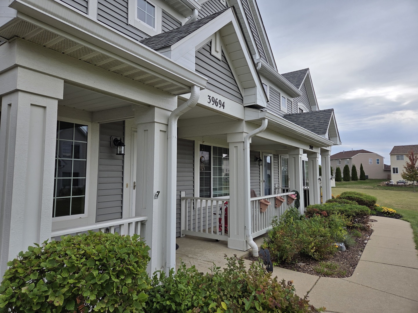 39694 N Warren Lane N Unit: 39694