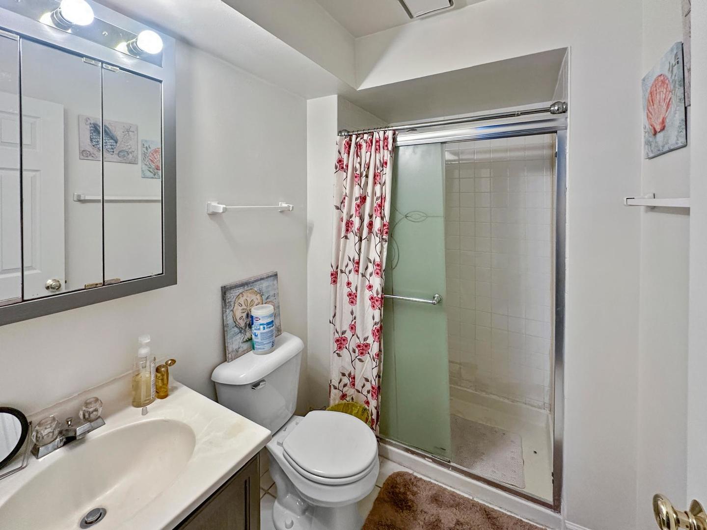 209 W Court of Shorewood Unit: 3A