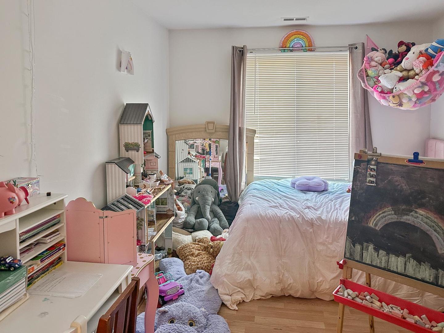 209 W Court of Shorewood Unit: 3A