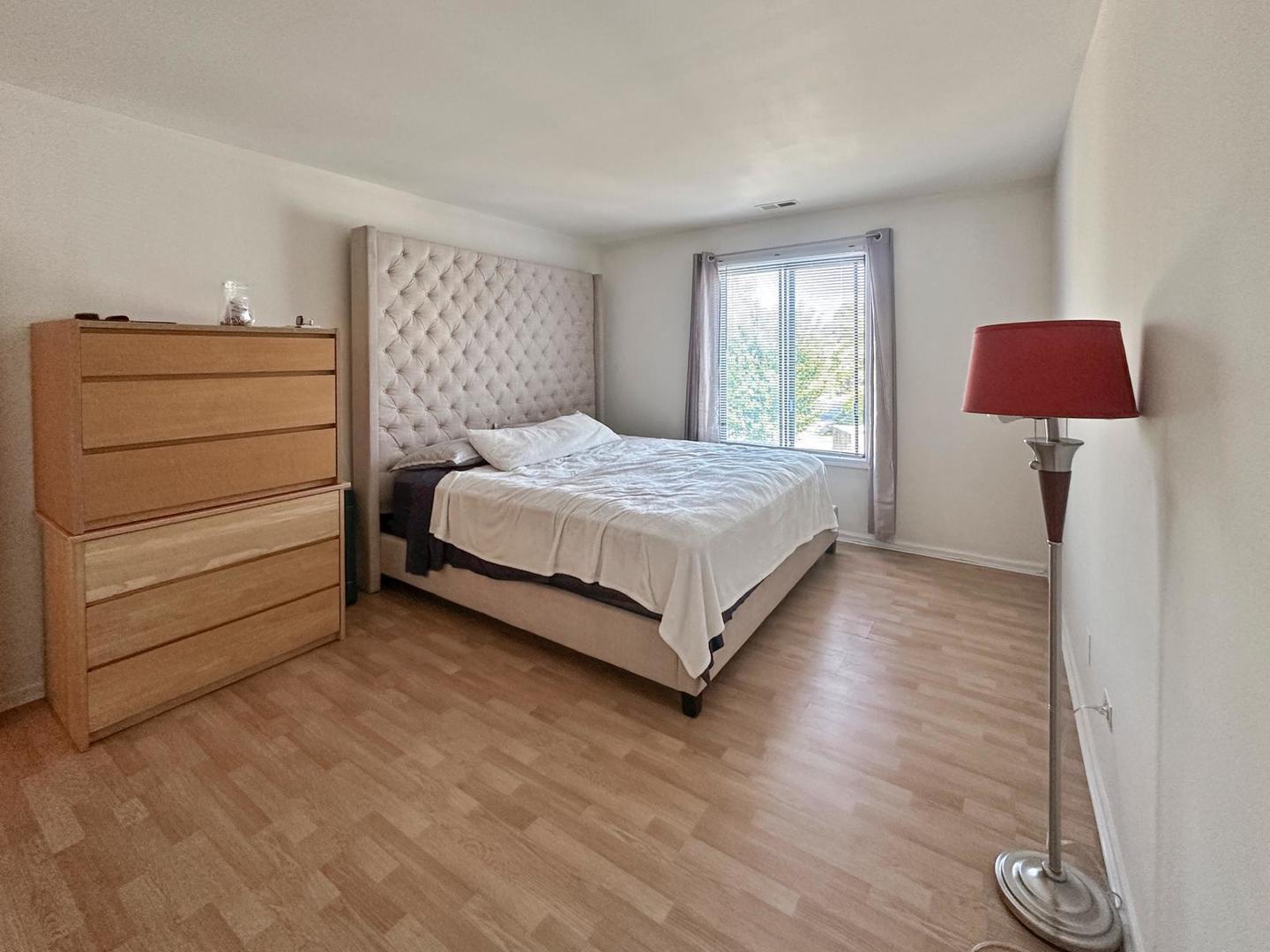 209 W Court of Shorewood Unit: 3A