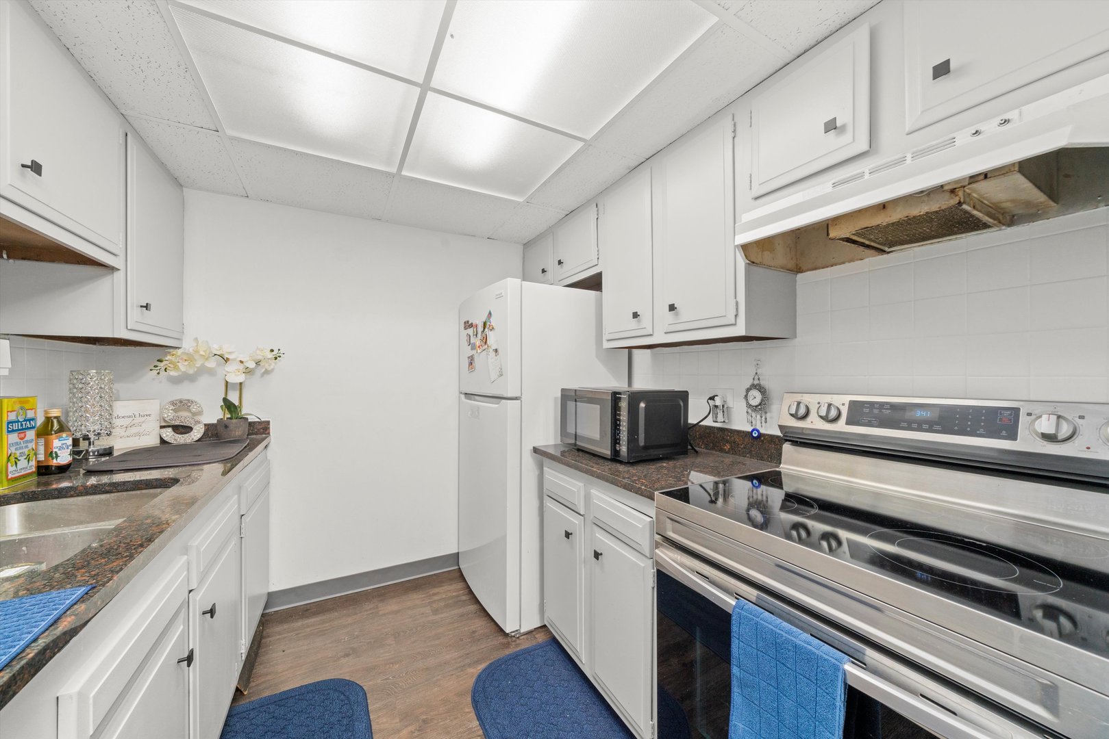 7945 S Oketo Avenue Unit: 404